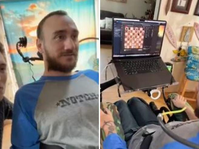 (LaPresse) Si chiama Noland Arbaugh, ha 29 anni ed è diventato tetraplegico a causa di un incidente stradale. Su di lui è stato posizionato il primo impianto cerebrale di Neuralink, azienda statunitense fondata da Elon Musk. Questo gli permette di giocare a scacchi o a Civilization, il suo videogioco preferito, ma anche di prendere lezioni di giapponese e francese e di controllare il mouse di un computer da solo.
"Adoro giocare a scacchi e questa è una delle cose che mi avete permesso di fare e per cui non ero in grado negli ultimi anni. Dovevo usare un bastone per la bocca ma adesso posso farlo con il mio cervello", ha raccontato il ragazzo in un video pubblicato su YouTube da Neuralink. Assieme a lui c'era anche l'ingegnere Bliss Chapman. "Potete vedere il cursore muoversi nello schermo. Lo faccio io, è figo". "Una delle prime volte che mi avete dato completo controllo sono stato sveglio fino alle 6 del mattino, giocando a Civilization 6". "Ora sono telecinetico, è figo, è davvero figo, io e i miei amici siamo entusiasti", ha detto ancora il 29enne. "C'è ancora molto lavoro da fare ma ha già cambiato la mia vita. E credo che le persone che stanno pensando di prendere parte alle sperimentazioni sull'uomo o di trovare un modo di aiutare, di fare la propria parte...questa è la ragione per cui ho deciso di partecipare. Perché volevo solo aiutare, volevo essere parte di qualcosa che sento cambierà il mondo". 

DISTRIBUTION FREE OF CHARGE - NOT FOR SALE