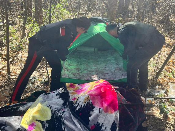 Gli affari d’oro dei pusher, dal Marocco ai boschi della droga di Varese: una tenda spaccio frutta 5 mila euro al giorno