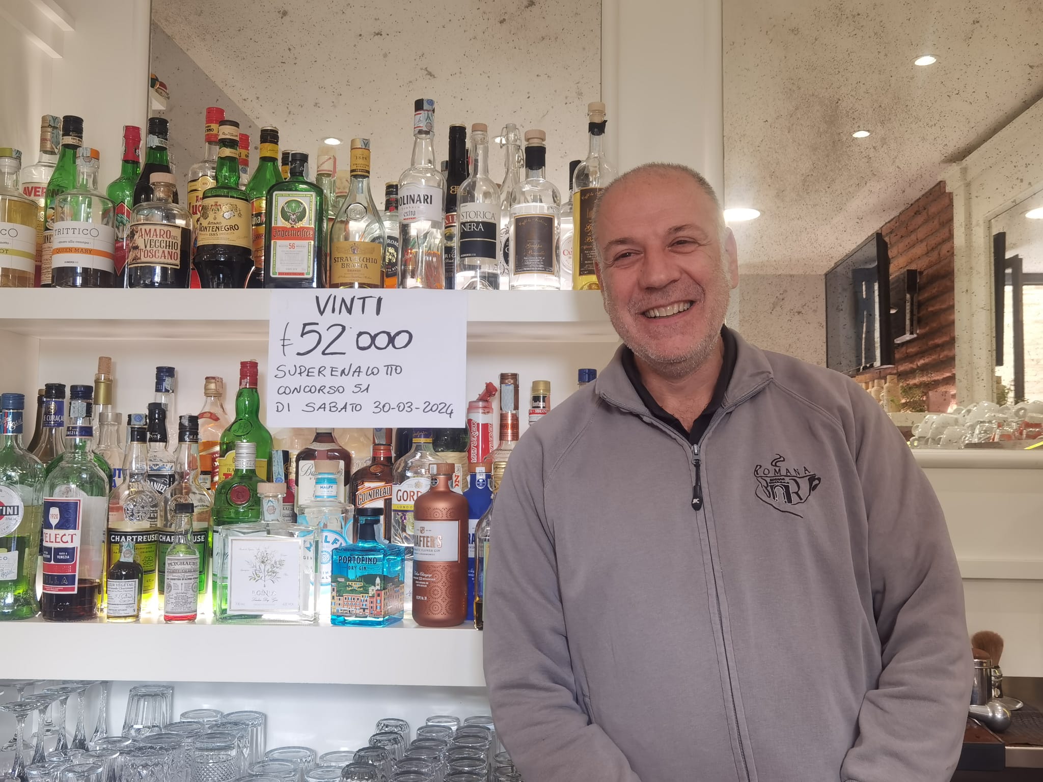 Gruppo di pellegrini a Siena diretti sulla via Francigena: uno gioca al Superenalotto e vince 52 mila euro