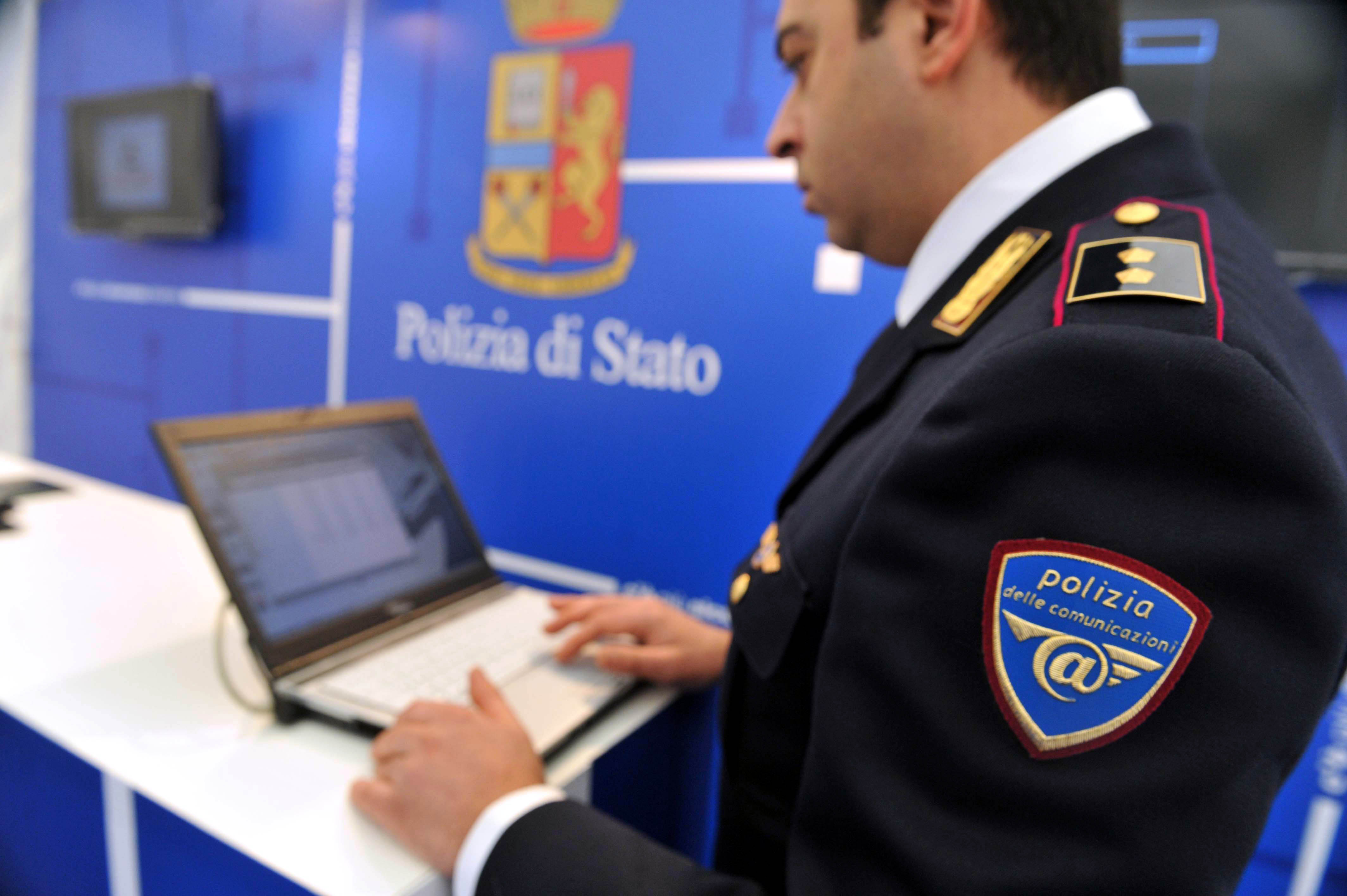 False telefonate della Polizia Postale, insidiosa truffa svuota-portafoglio a Milano: come difendersi
