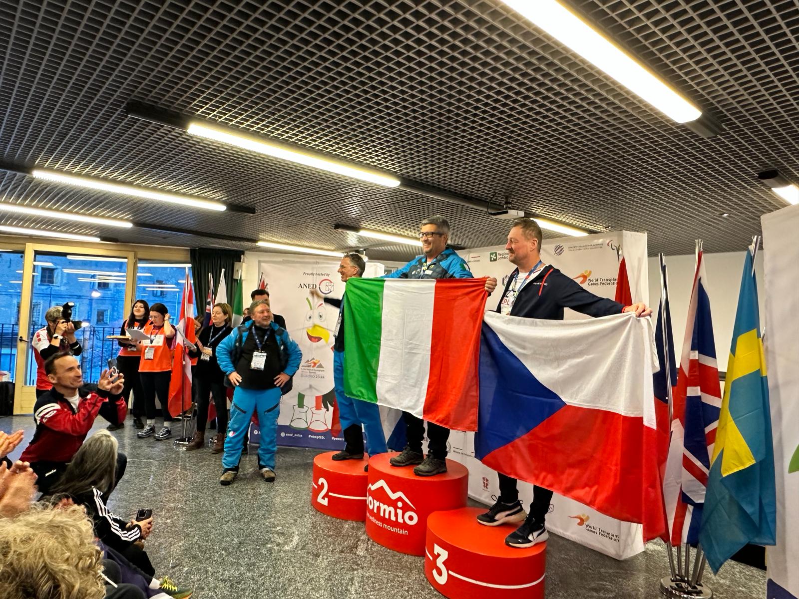 Torino, la storia di Giulia e Paolo: lei dona il rene al marito, lui dopo 5 mesi vince l’oro ai mondiali di sci
