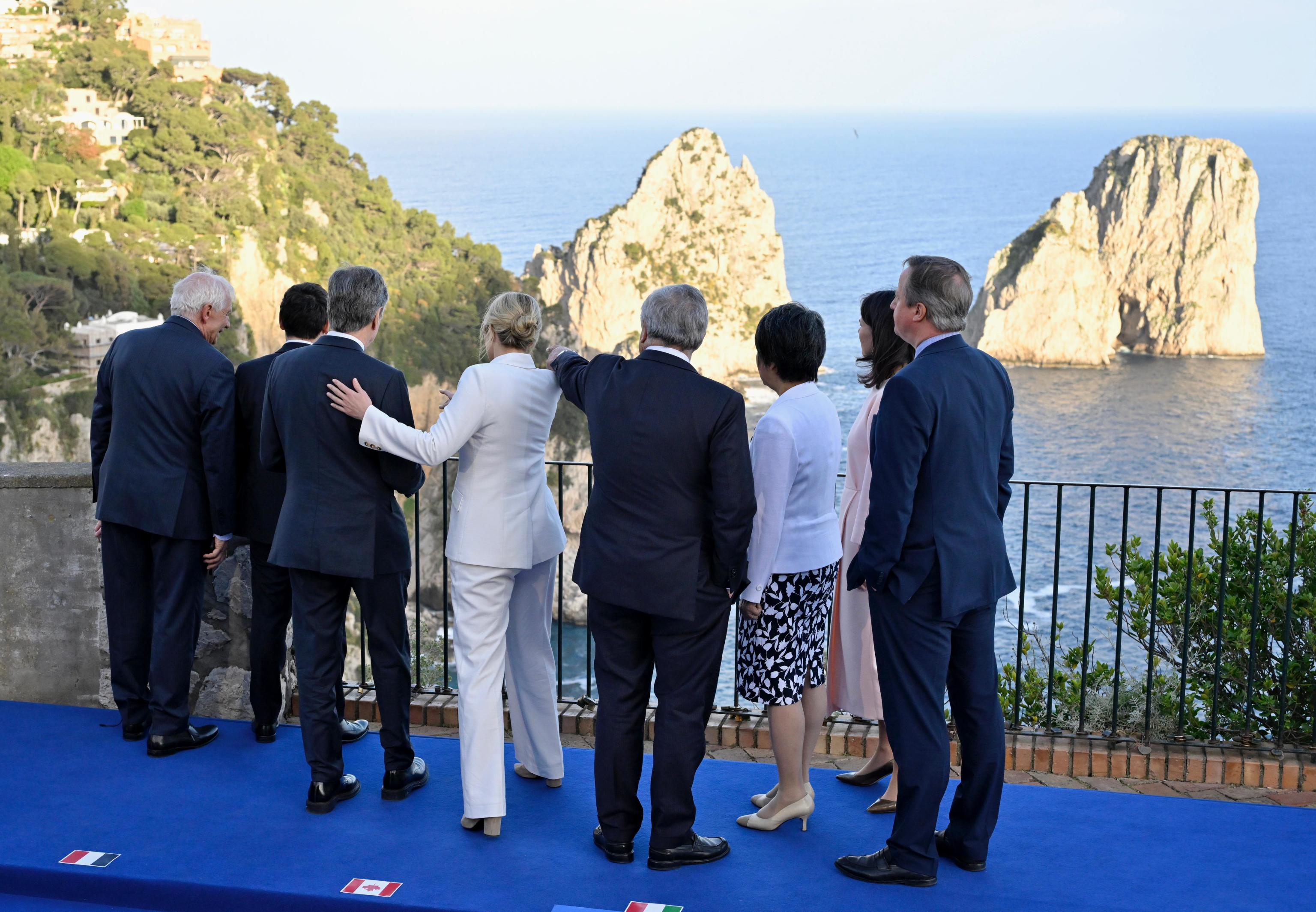 G7 Foreign Ministers gesture while they are watching the view of Capri's coast before posing for the traditional the Family photo during the G7 Foreign Ministers' meeting in Capri, Italy, 18 April 2024. ANSA/ALESSANDRO DI MEO I ministri degli Esteri dei paesi del G7 ammirano il panorama prima di posare per la la tradizionale foto di famiglia in occasione del G7 dei ministri degli Esteri a Capri, 18 aprile 2024. ANSA/ALESSANDRO DI MEO