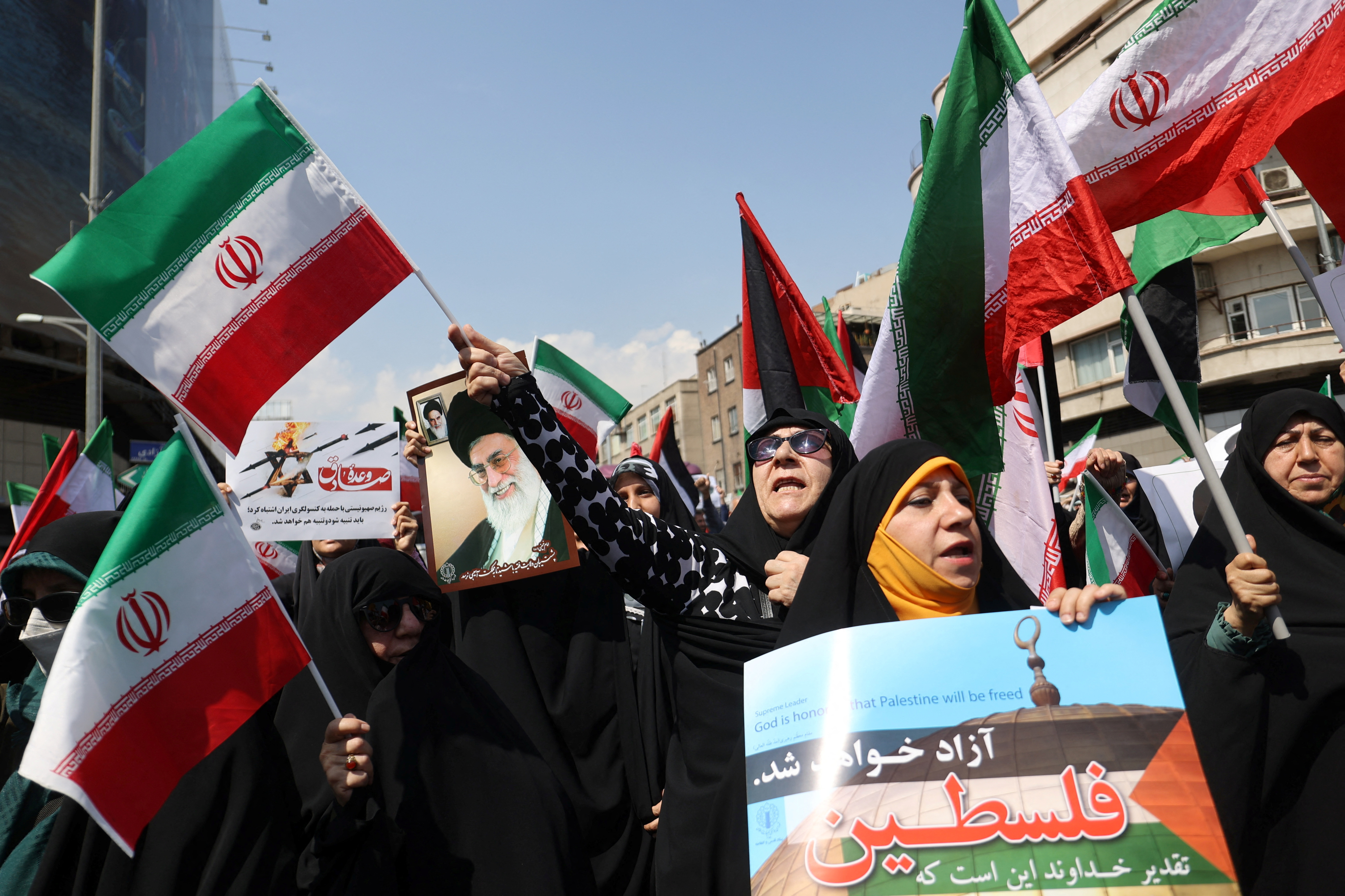 L'Iran minimizza l'attacco di Israele (e aumenta la repressione)