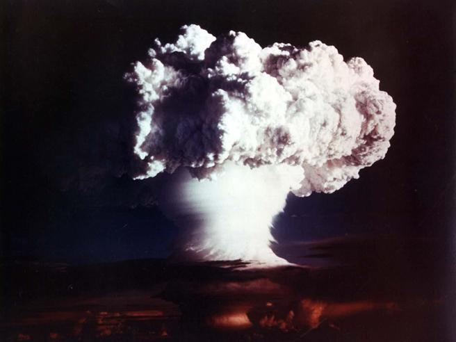 La guerra nucleare e gli ultimi 72 minuti prima della fine del mondo. Nuclear War: A Scenario, il libro di Annie Jacobson
