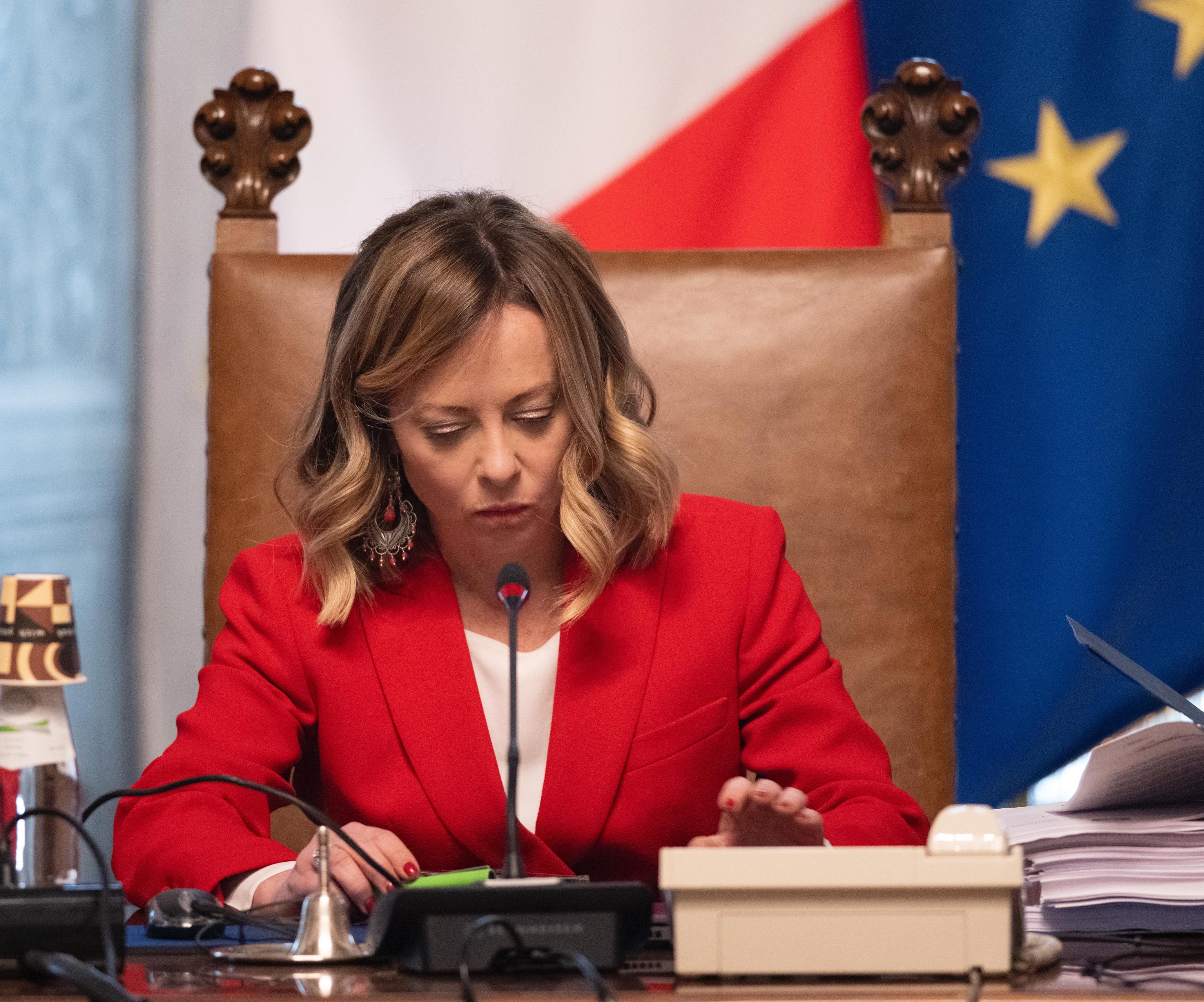 La premier, Giorgia Meloni, al Consiglio dei ministri, 09 apriel 2024. NPK  ANSA / Filippo Attili - Palazzo Chigi   +++ ANSA PROVIDES ACCESS TO THIS HANDOUT PHOTO TO BE USED SOLELY TO ILLUSTRATE NEWS REPORTING OR COMMENTARY ON THE FACTS OR EVENTS DEPICTED IN THIS IMAGE; NO ARCHIVING; NO LICENSING +++