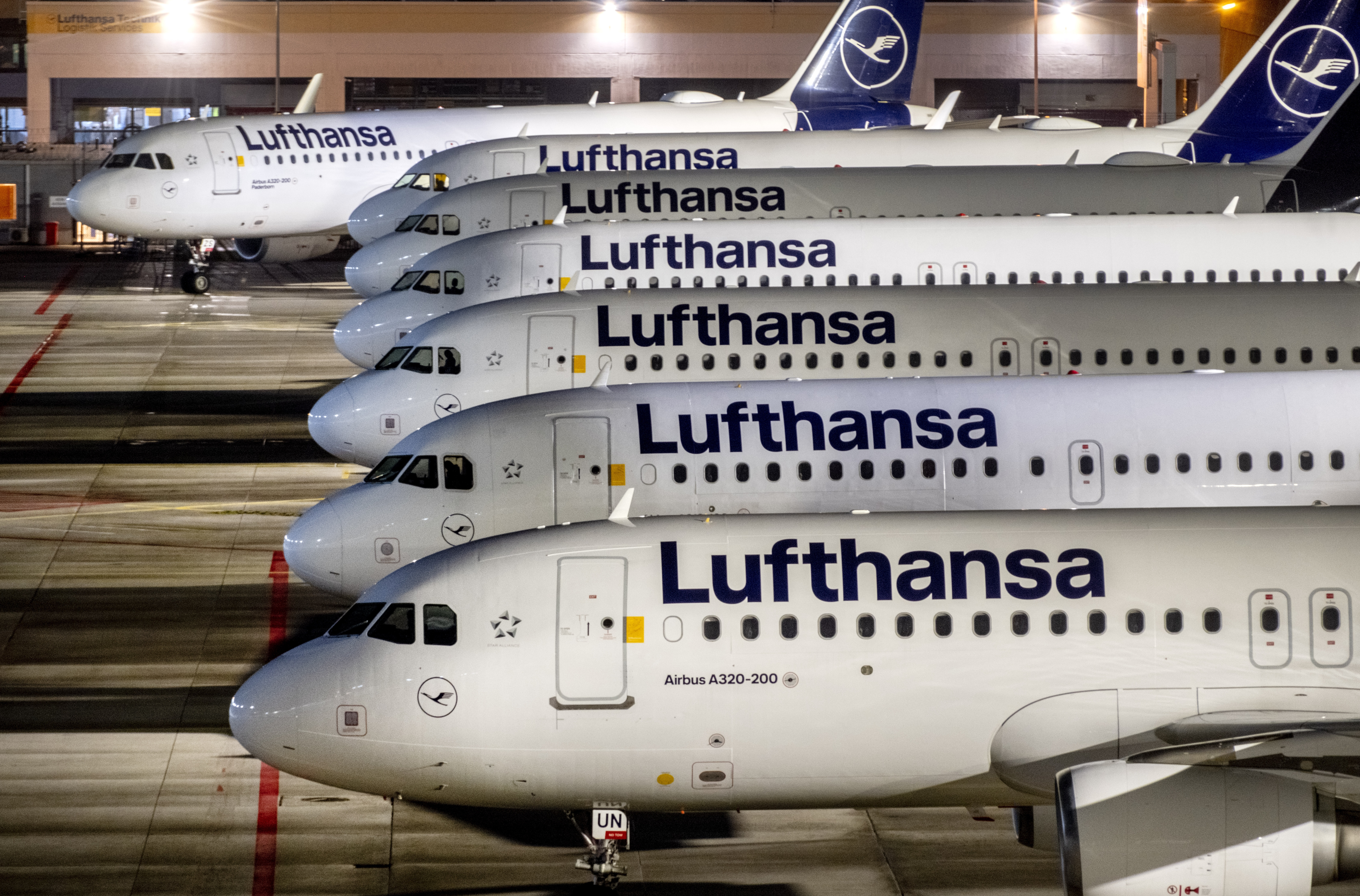 Lufthansa, gli scioperi costano 350 milioni