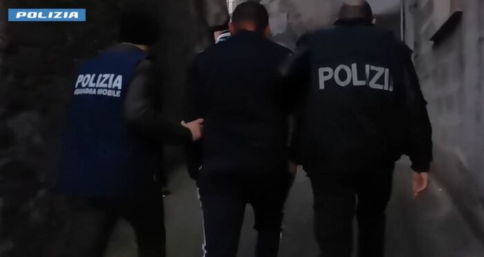 Catania, arrestata coppia per violenza sessuale e lesioni 