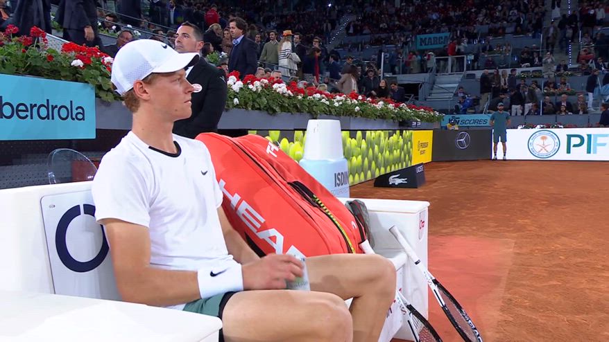 Sinner e il male all'anca: che cos'ha e perché molti tennisti ne soffrono. Il caso Murray