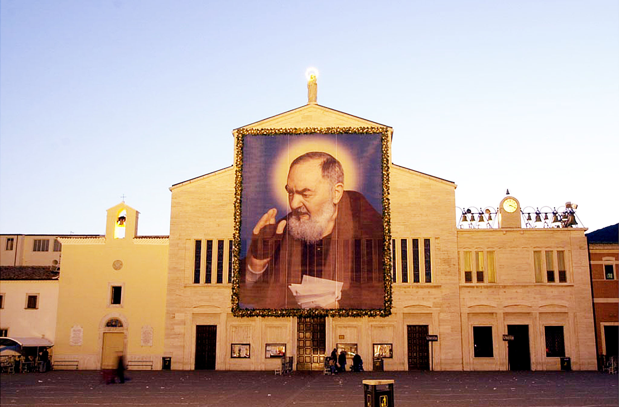 Padre Pio, la storia: la beatificazione (25 anni fa), le stimmate, le 16 ore al giorno in confessionale, i timori di «un disastro di anime»