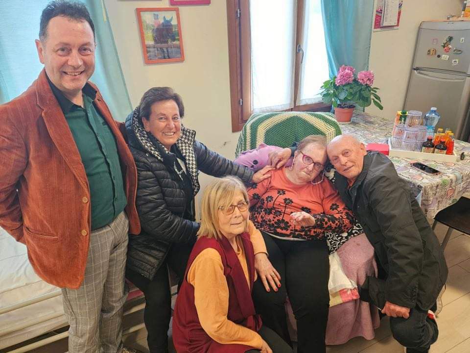 Treviso, anziana scopre di avere due sorelle e tre fratelli dopo il test del Dna