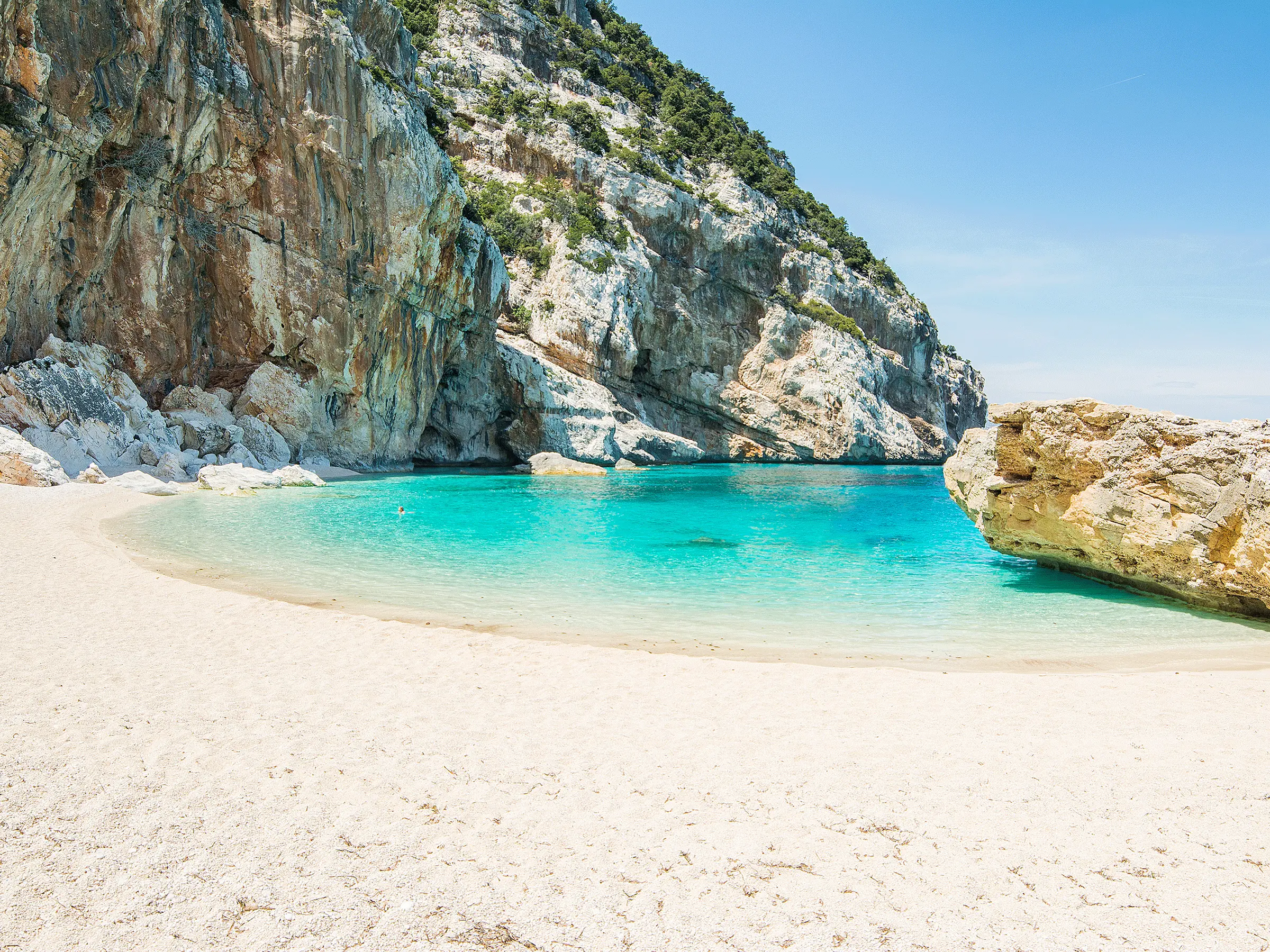 Cala Mariolu, in Sardegna, è la spiaggia più bella d’Europa (e la seconda più bella del mondo)