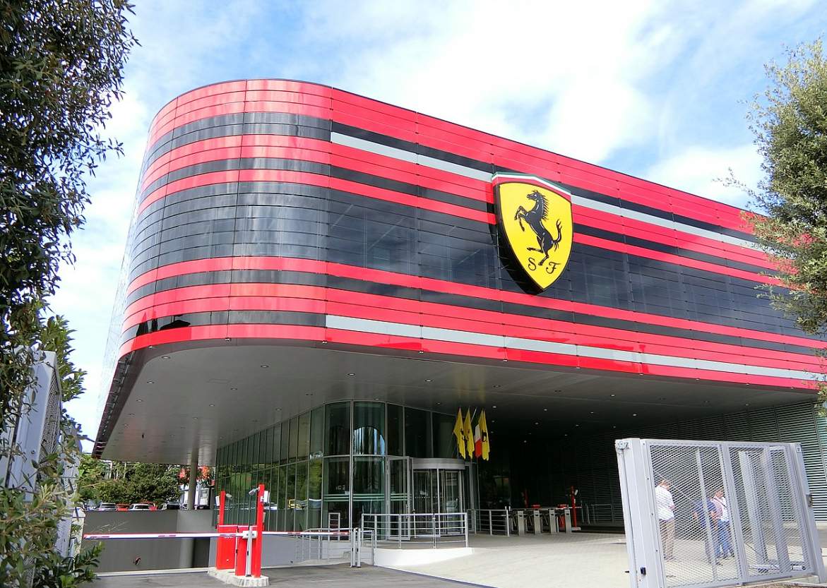 Ferrari, utile netto a 352 milioni (+19%) nel primo trimestre: consegne stabili a 3.567 auto