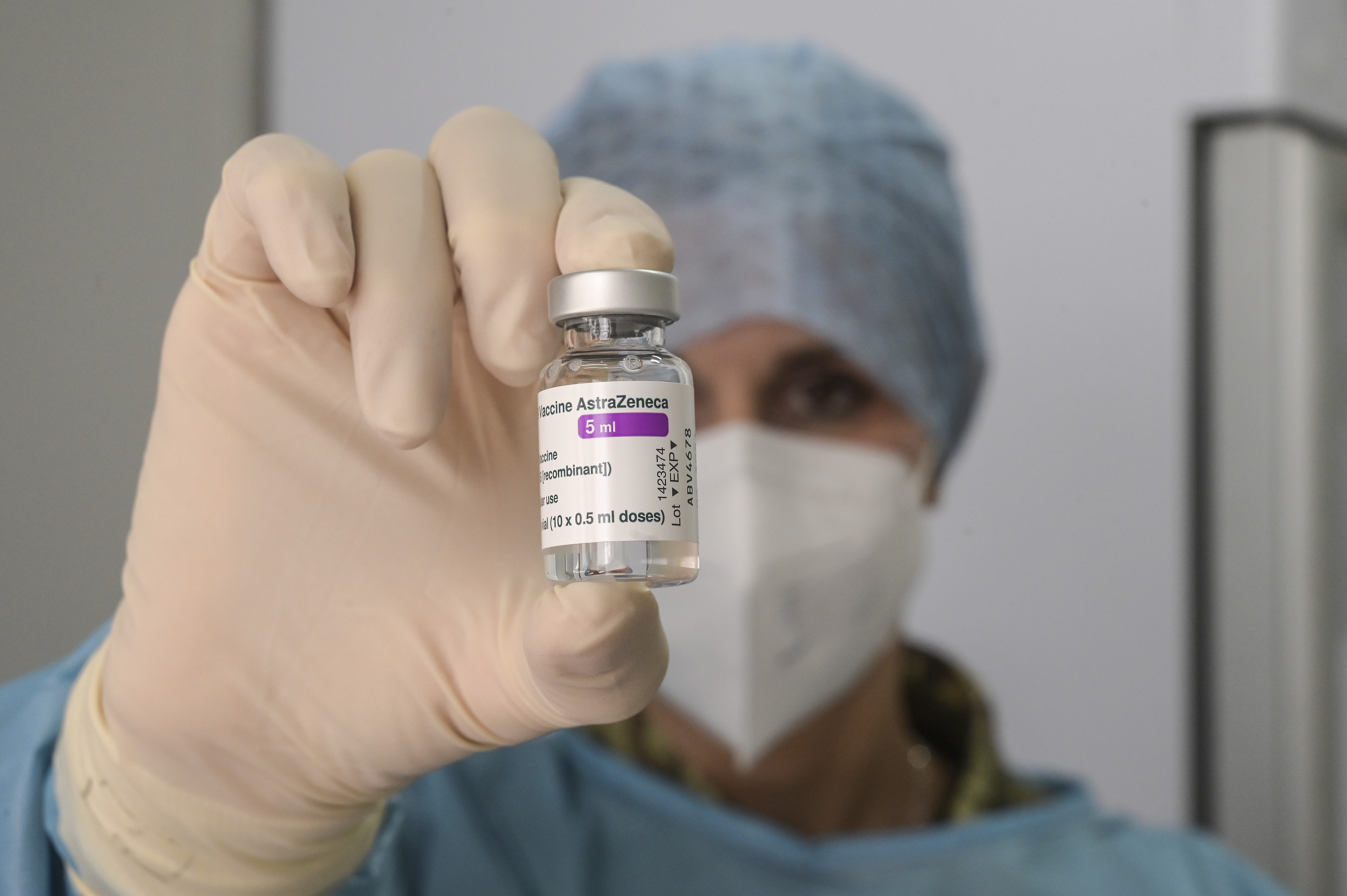 Covid, AstraZeneca ritira il suo vaccino in tutto il mondo