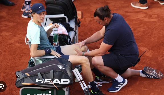 Jannik Sinner ecco la terapia per tornare a giocare