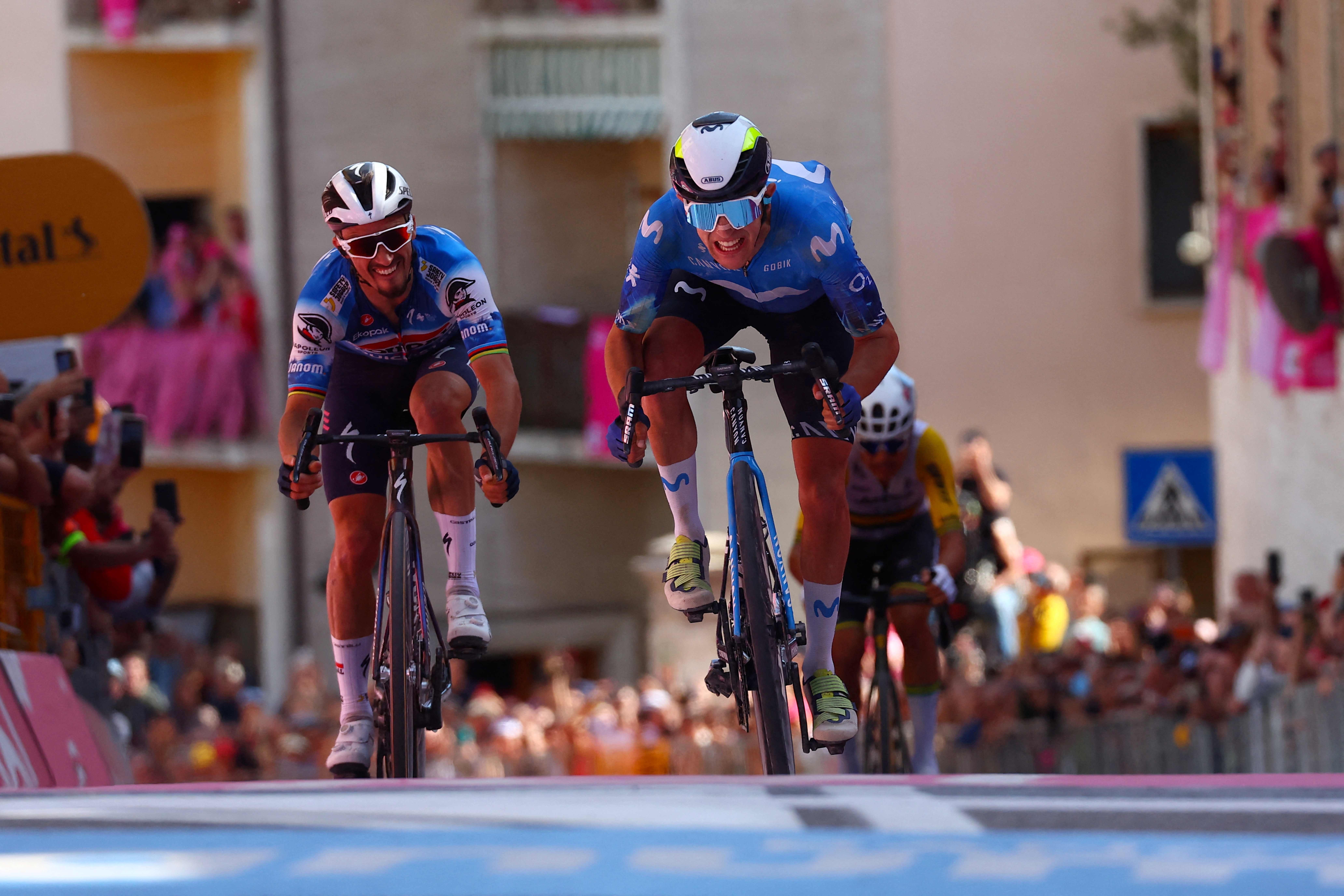Team Movistar's Spanish rider Pelayo Sanchez crosses the finish line to win the 6th stage of the 107th Giro d'Italia cycling race, 180 km between Torre del lago Puccini and Rapolano Terme, on May 9, 2024. Pelayo Sanchez won the stage ahead of Team Soudal-Quick Step's French rider Julian Alaphilippe and Team Jayco-AlUla's Australian rider Lucas Plapp. (Photo by Luca Bettini / AFP)