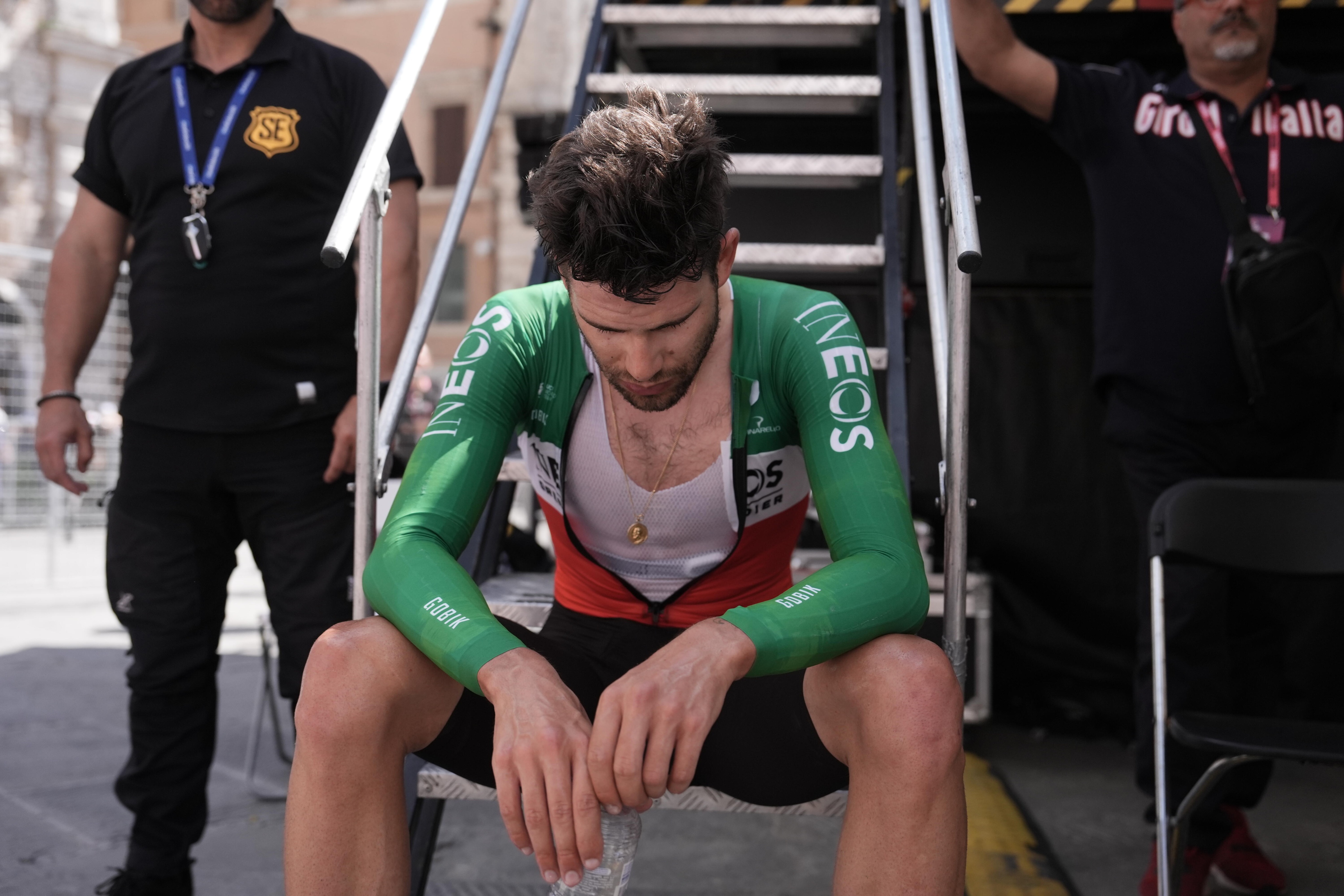 La stanchezza di Ganna al termine della cronometro Foligno-Perugia, 7ª tappa del Giro d'Italia 2024 (giroditalia.it)