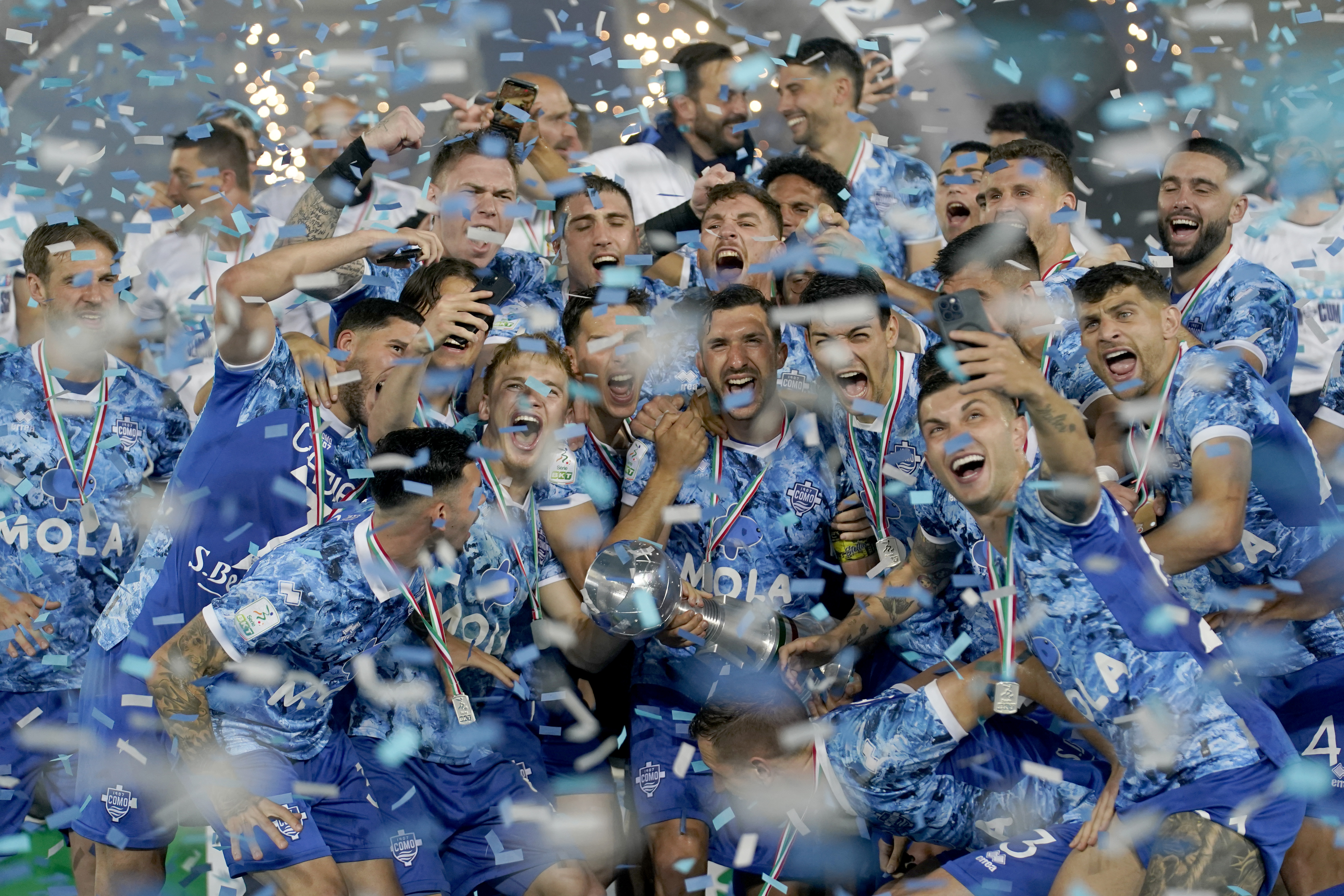 COMO, ITALY - MAY 10: Players of Como 1907 celebrate their promotion from the Serie B championship during the match beteween Como Calcio and Cosenza Calcio serie B at Stadio G. Sinigaglia on May 10, 2024 in Como, Italy. (Photo by Pier Marco Tacca/Getty Images)