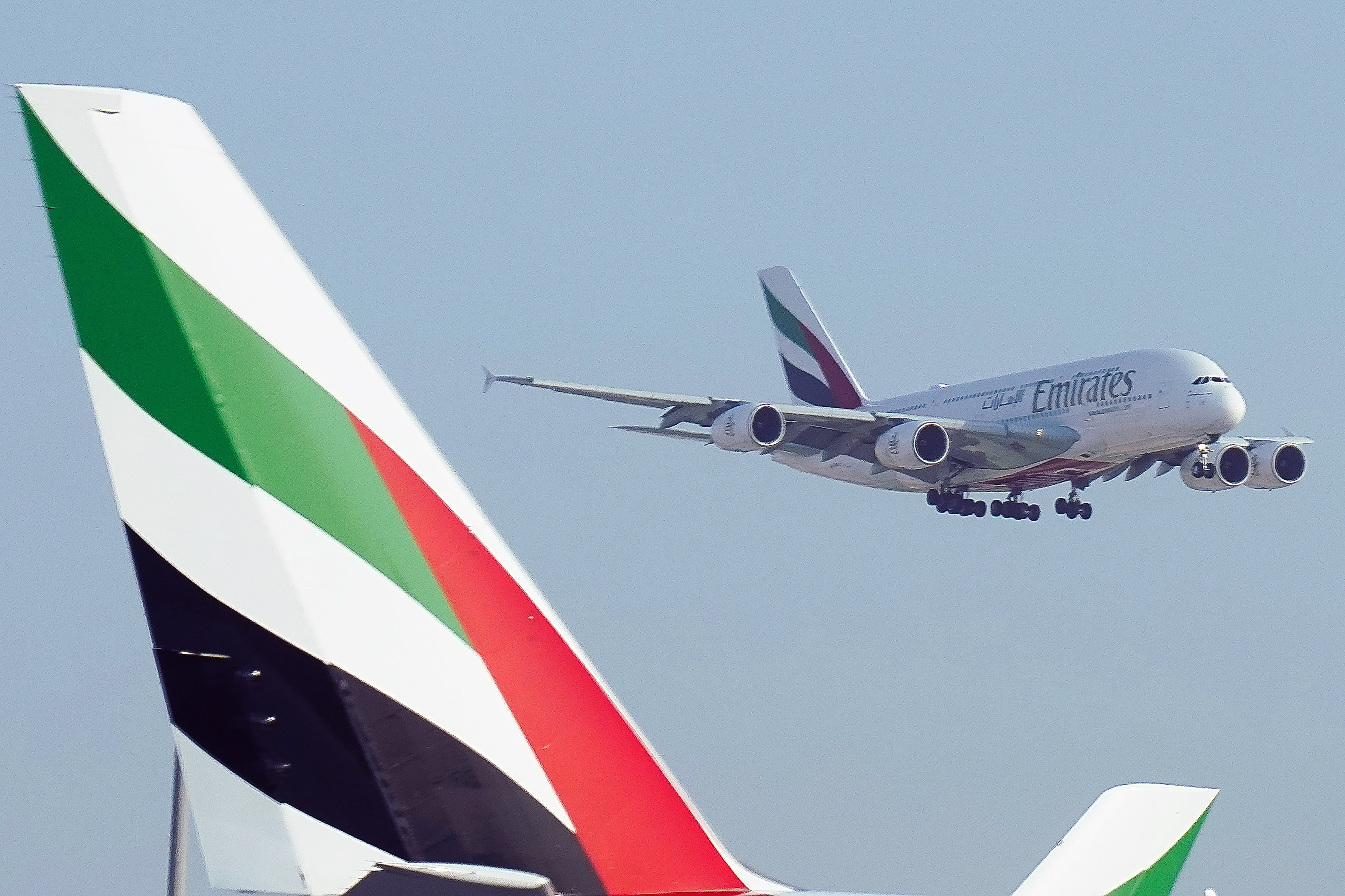 Emirates fa il record di utili e regala 5 mesi di stipendio a oltre 110 mila dipendenti