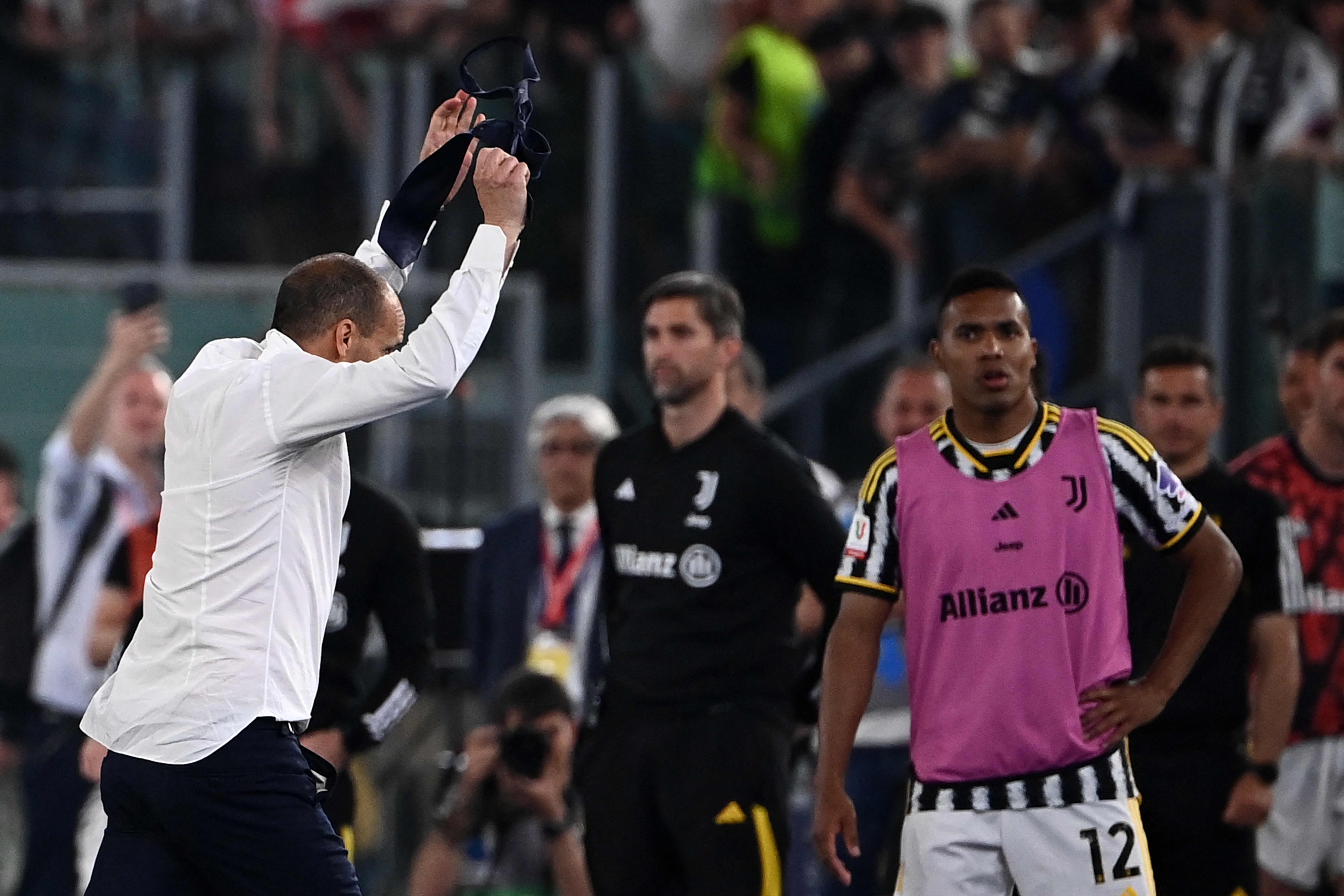 Juventus' Italian coach Massimiliano Allegri leaves the pitch after being expelled during the Italian Cup Final between Atalanta and Juventus at the Olympic stadium in Rome on May 15, 2024. (Photo by Isabella BONOTTO / AFP)