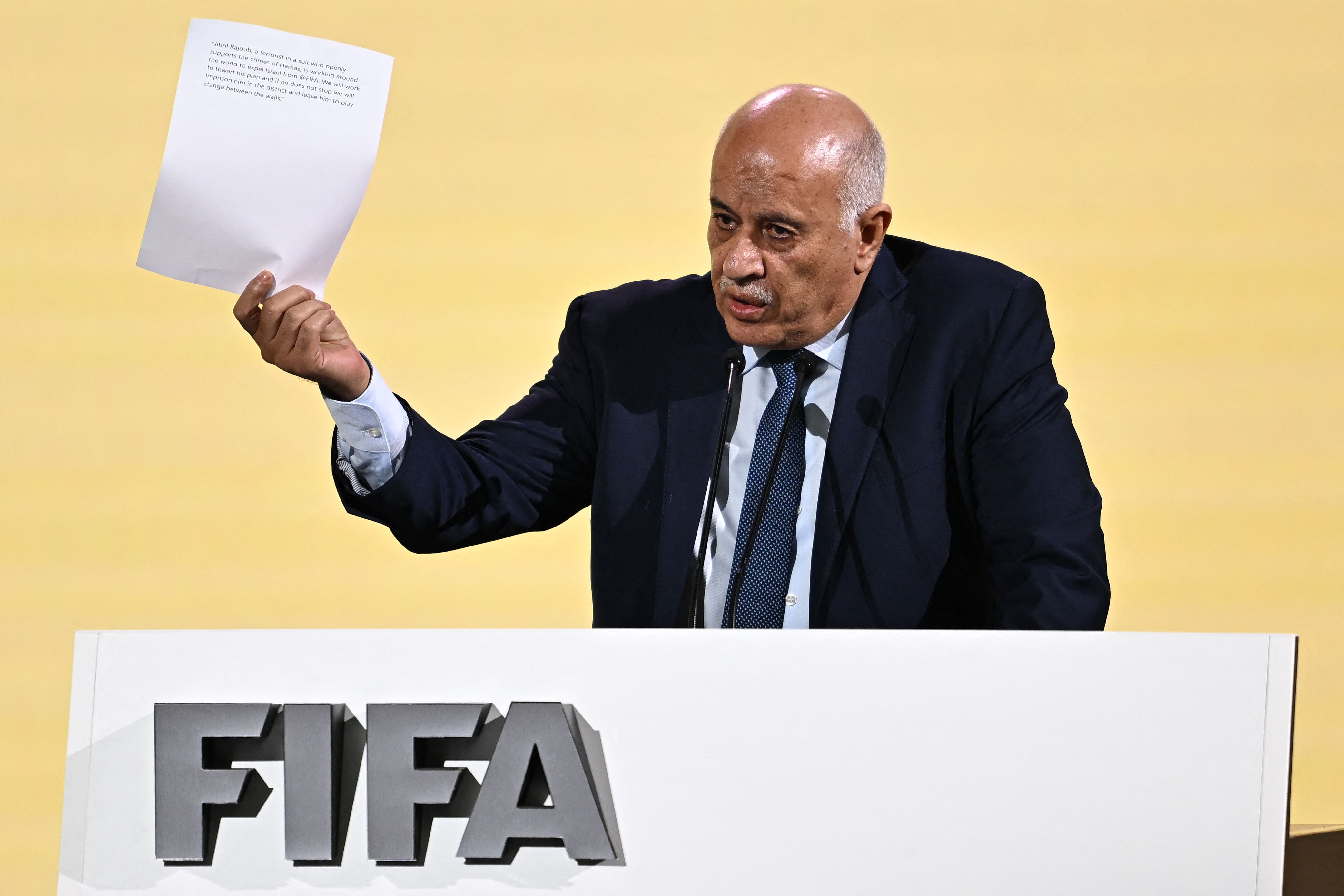 L'ultima sfida di Rajoub, fedelissimo di Arafat: «Israele fuori dal calcio», la Fifa prende tempo