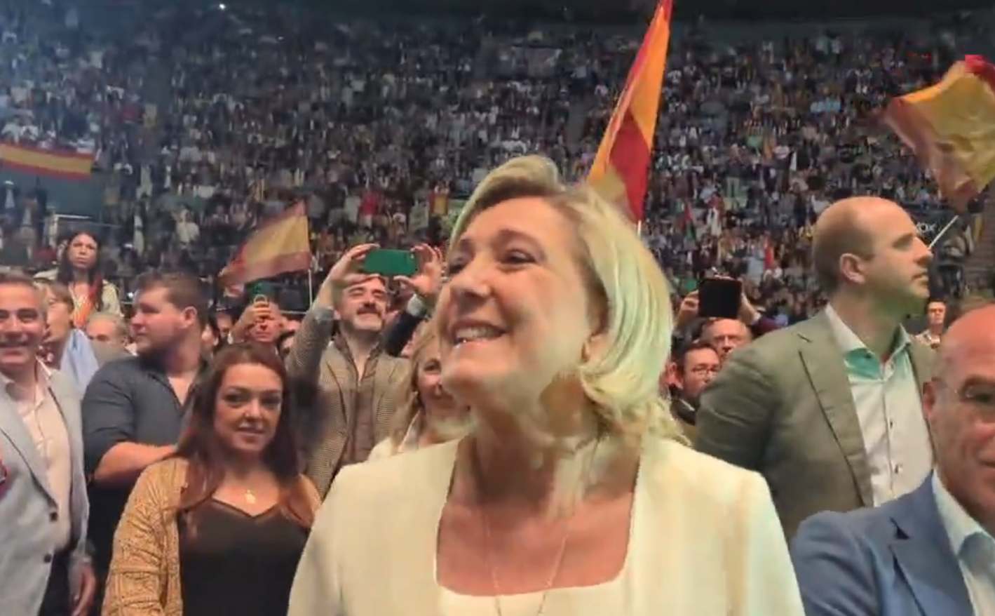 Meloni da Vox, Le Pen: «Con la premier e Salvini ci sono punti in comune»