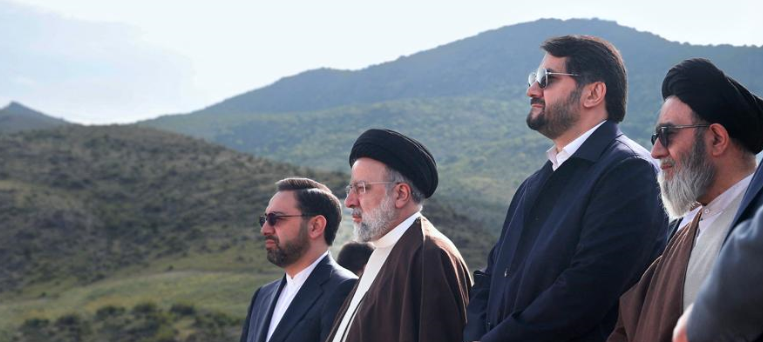 Iran, il presidente Raisi coinvolto in un incidente in elicottero: «Atterraggio duro». Il ministro dell'Interno: «Soccorsi difficili»