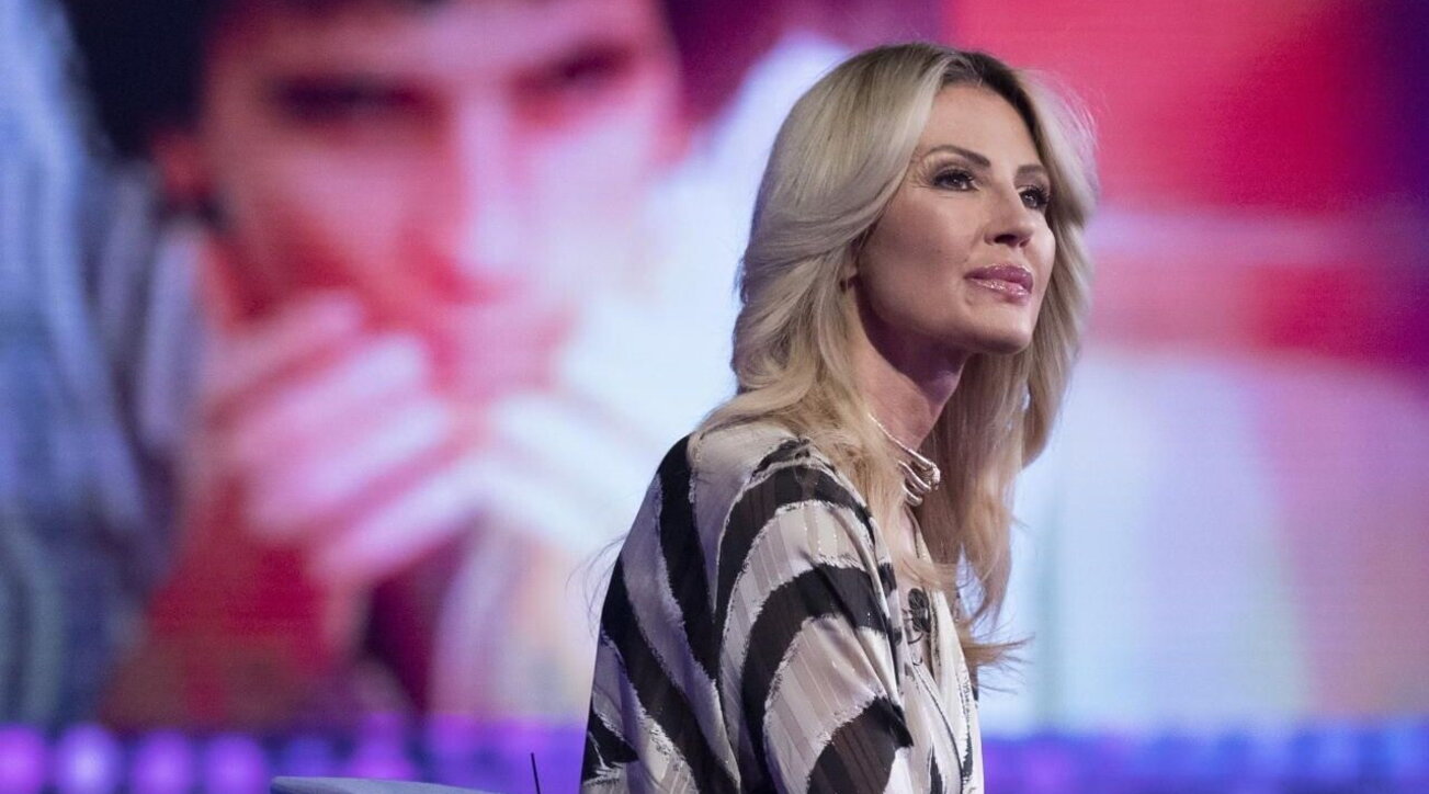 Nathaly Caldonazzo compie 55 anni: linfanzia difficile, lamore con  Massimo Troisi, 7 segreti | Corriere.it