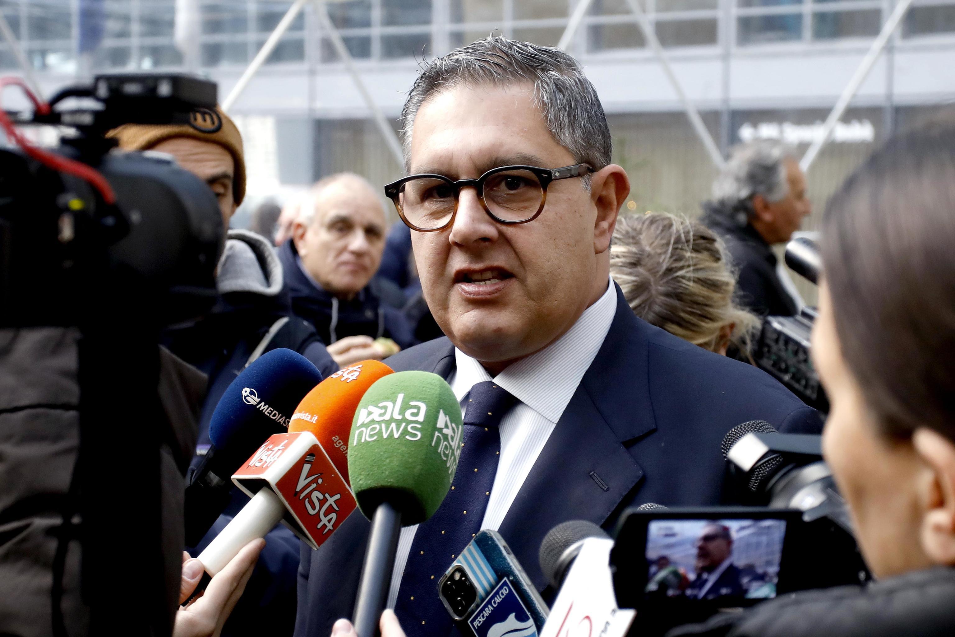 Le accuse a Toti contenute nell'ordinanza: «Finanziamenti ai suoi comitati elettorali in cambio di favori»