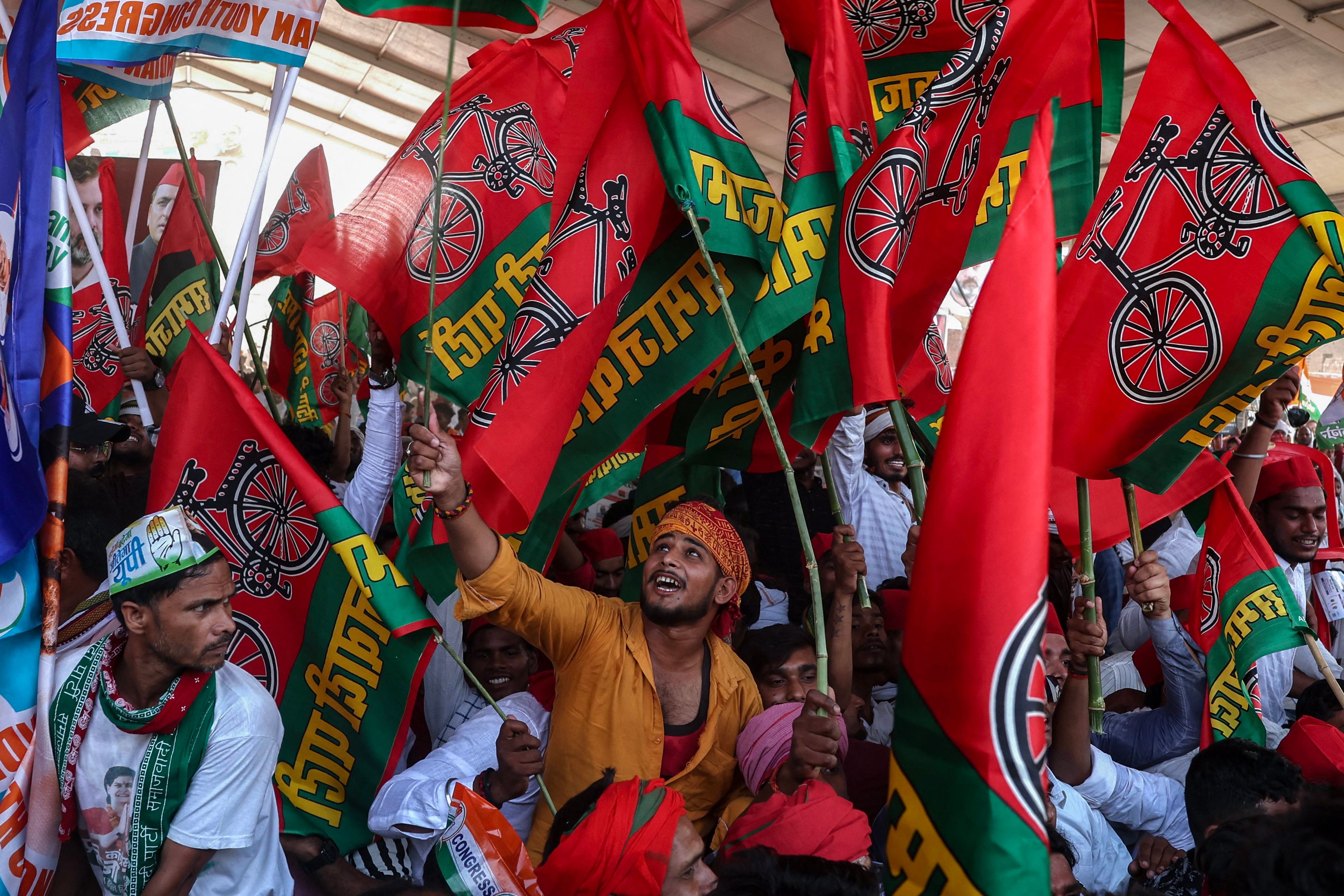 TOPSHOT - Supporters of Indian National Congress (INC) and Samajwadi Party attend an election rally of Indian National Developmental Inclusive Alliance (INDIA) on the outskirts of Varanasi on May 28, 2024, during country's ongoing general election. (Photo by Niharika KULKARNI / AFP)