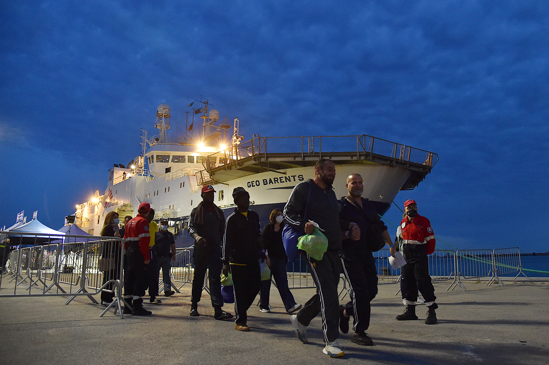 SAL - 02 06 2024 Salerno Molo Manfredi. Sbarco di 84 migranti dalla geo barents. Foto Tanopress - Sbarco Geo Barents Salerno - fotografo: Tanopress