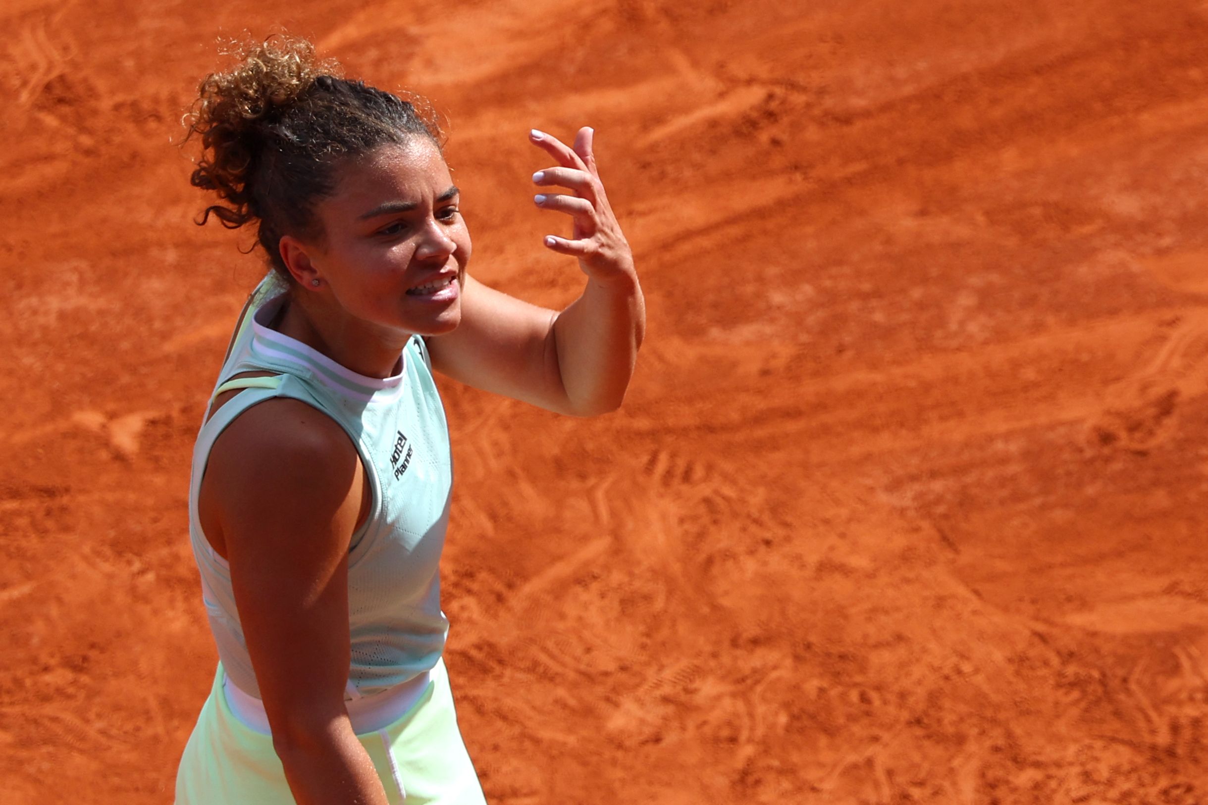 Italy's Jasmine Paolini gestures during her women's singles quarter final match against Russia's Mirra Andreeva on Court Philippe-Chatrier on day twelve of the French Open tennis tournament at the Roland Garros Complex in Paris on June 6, 2024. (Photo by Emmanuel Dunand / AFP)