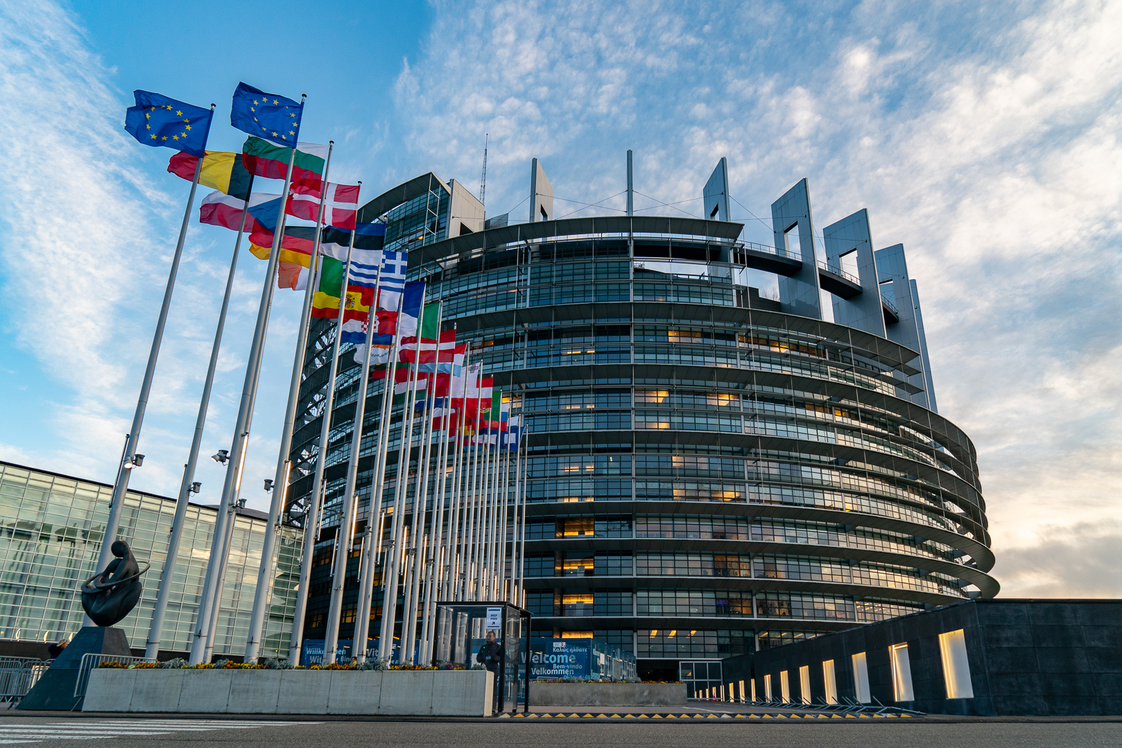 Elezioni europee 2024, la guida: come si vota, orari e cosa significa per l'Italia 