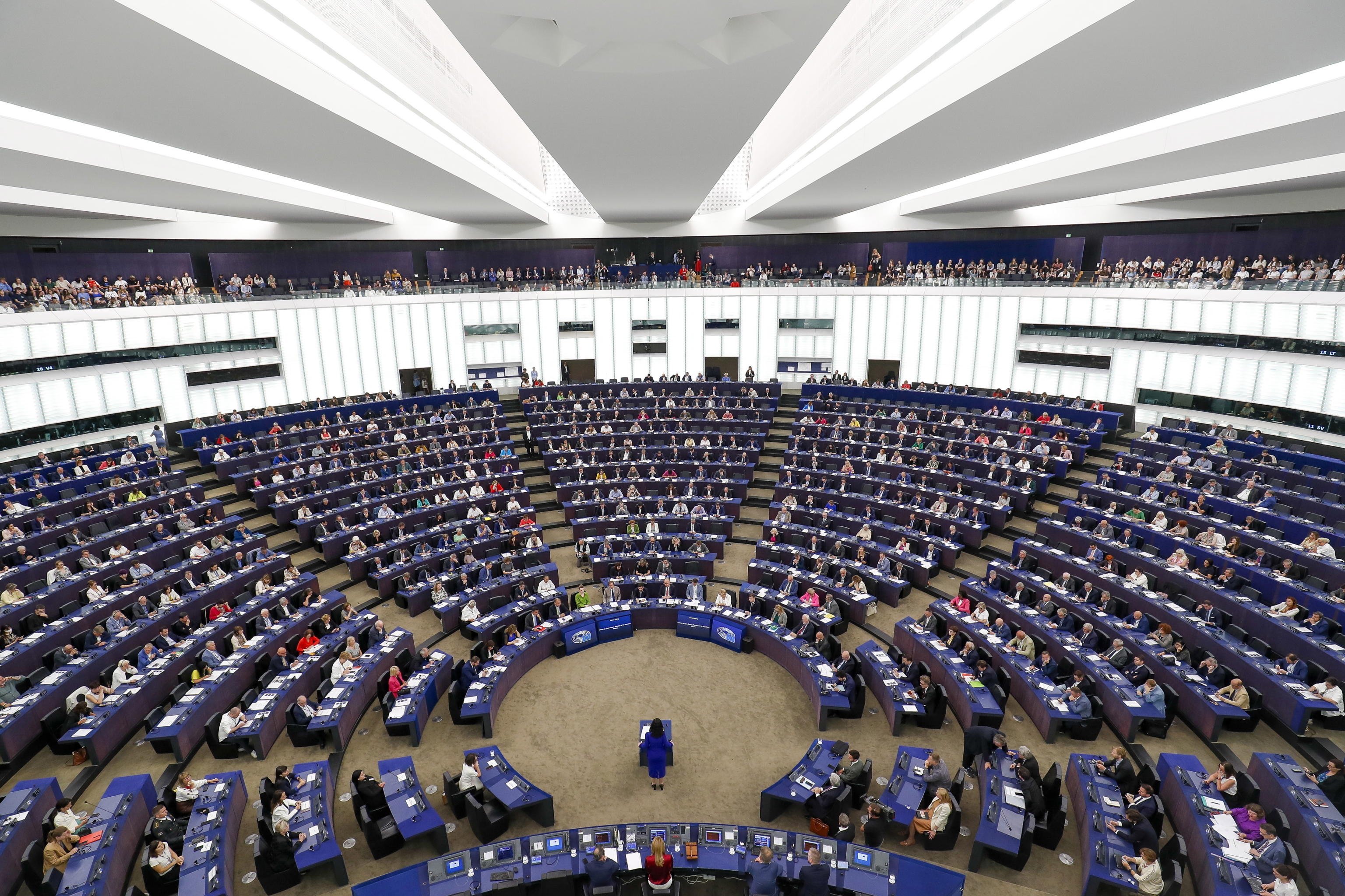 Le funzioni, i gruppi, le sedi: come funziona il Parlamento europeo