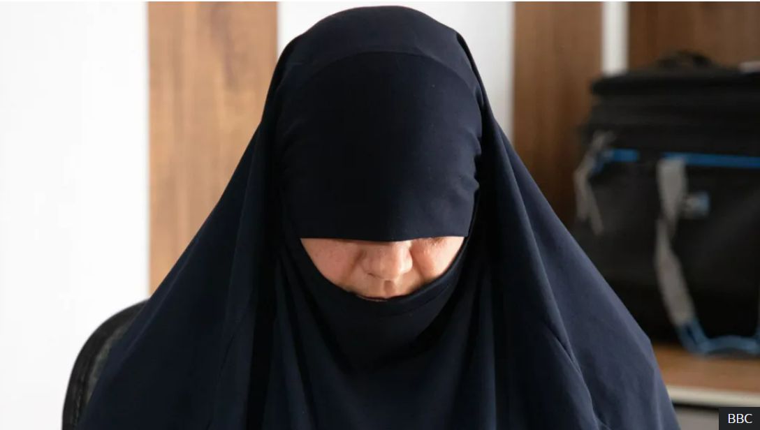 La vedova di Al Baghdadi dal carcere: «Sono innocente, non sapevo chi fosse mio marito»