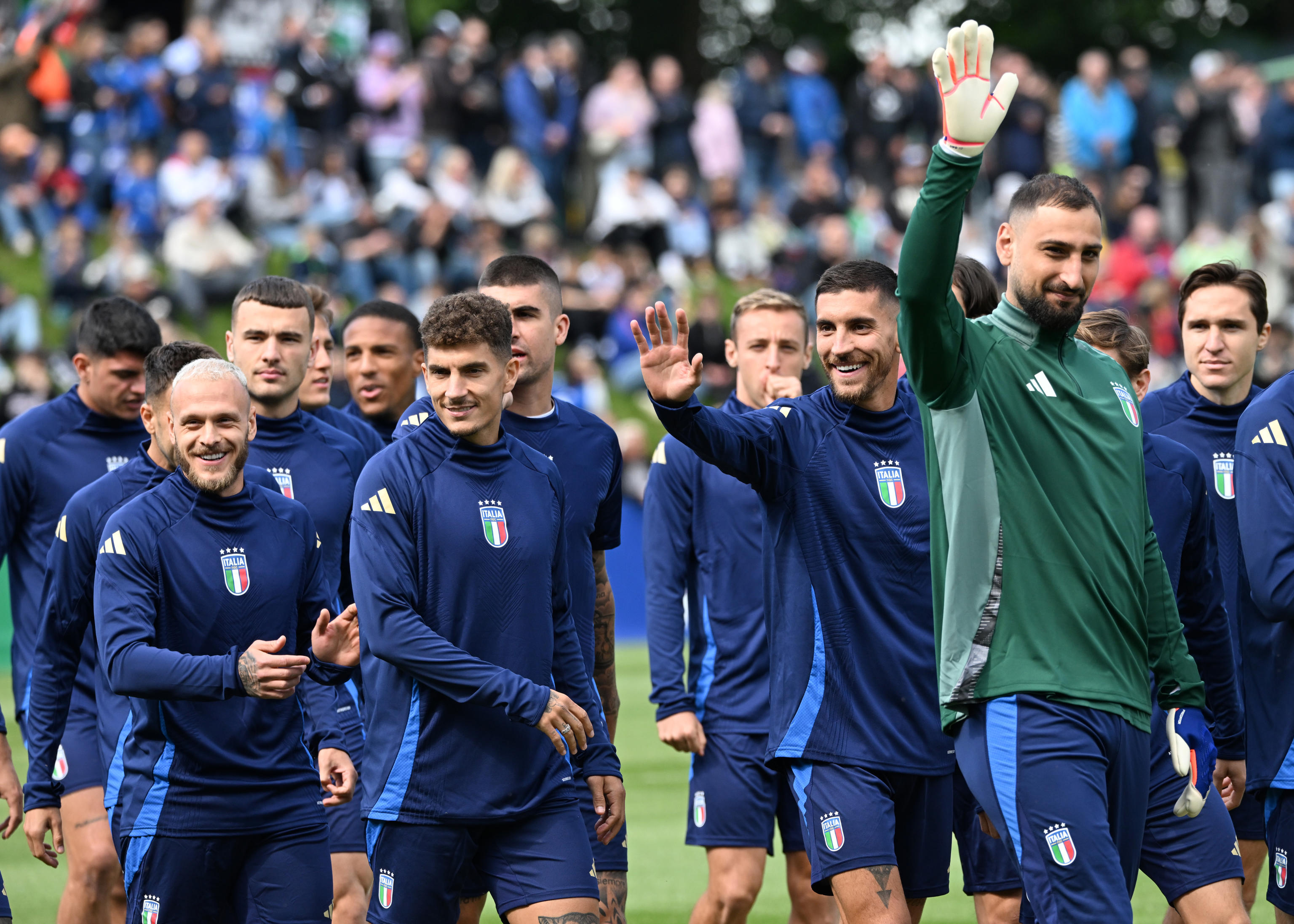 Italys goalkeeper Gianluigi Donnarumma and teammates greet the supporters during thier fisrt trainin session, opened to the public, at the Hember Stadion Nord in in Iserlhon, Germany 11 June 2024. ANSA/DANIEL DAL ZENNARO