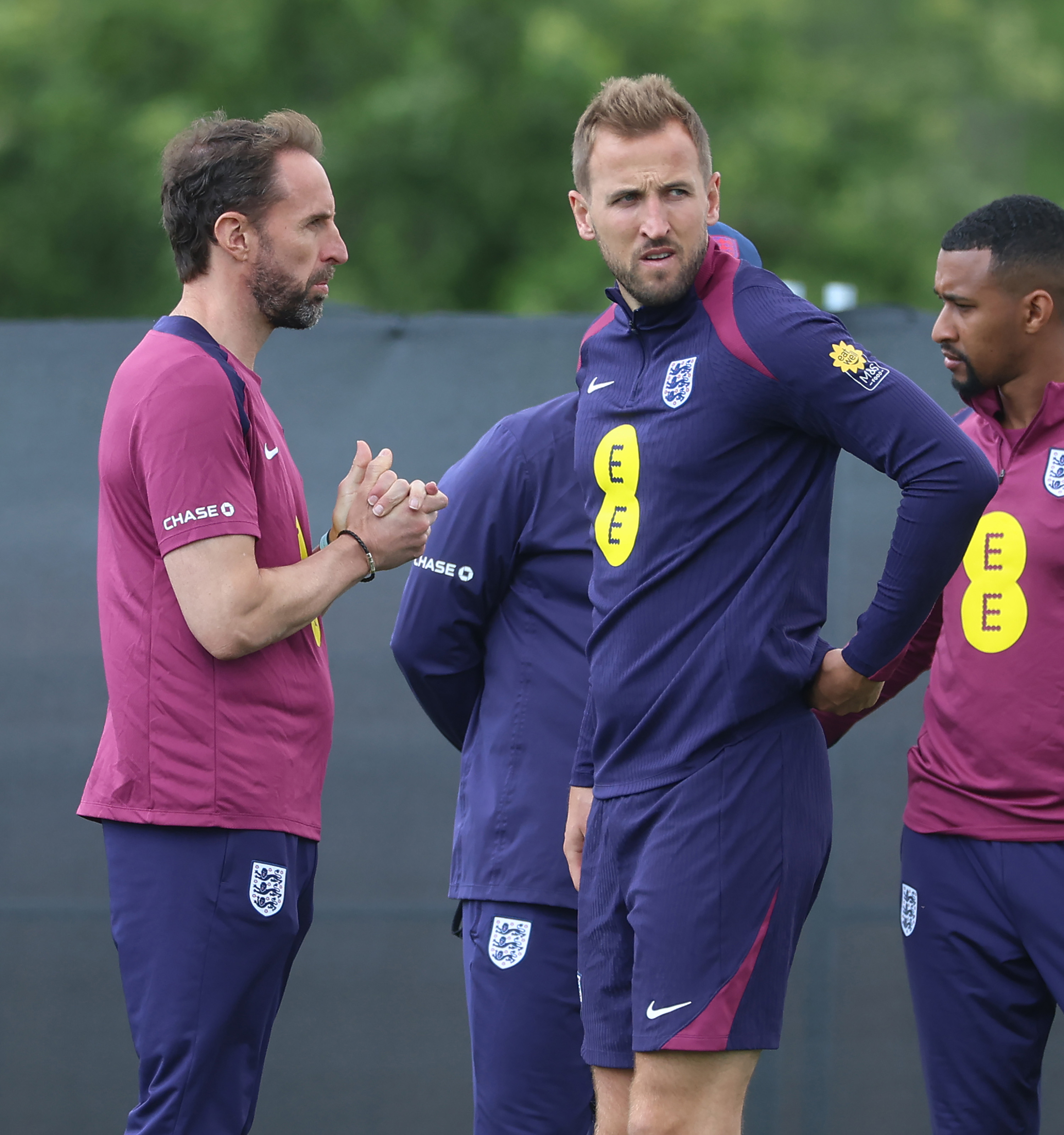 BLANKENHAIN, GERMANY - JUNE 12: Harry Kane of England and Gareth Southgate England coach during training at Spa & Golf Resort Weimarer Land on June 12, 2024 in Blankenhain, Germany. (Photo by Richard Pelham/Getty Images)