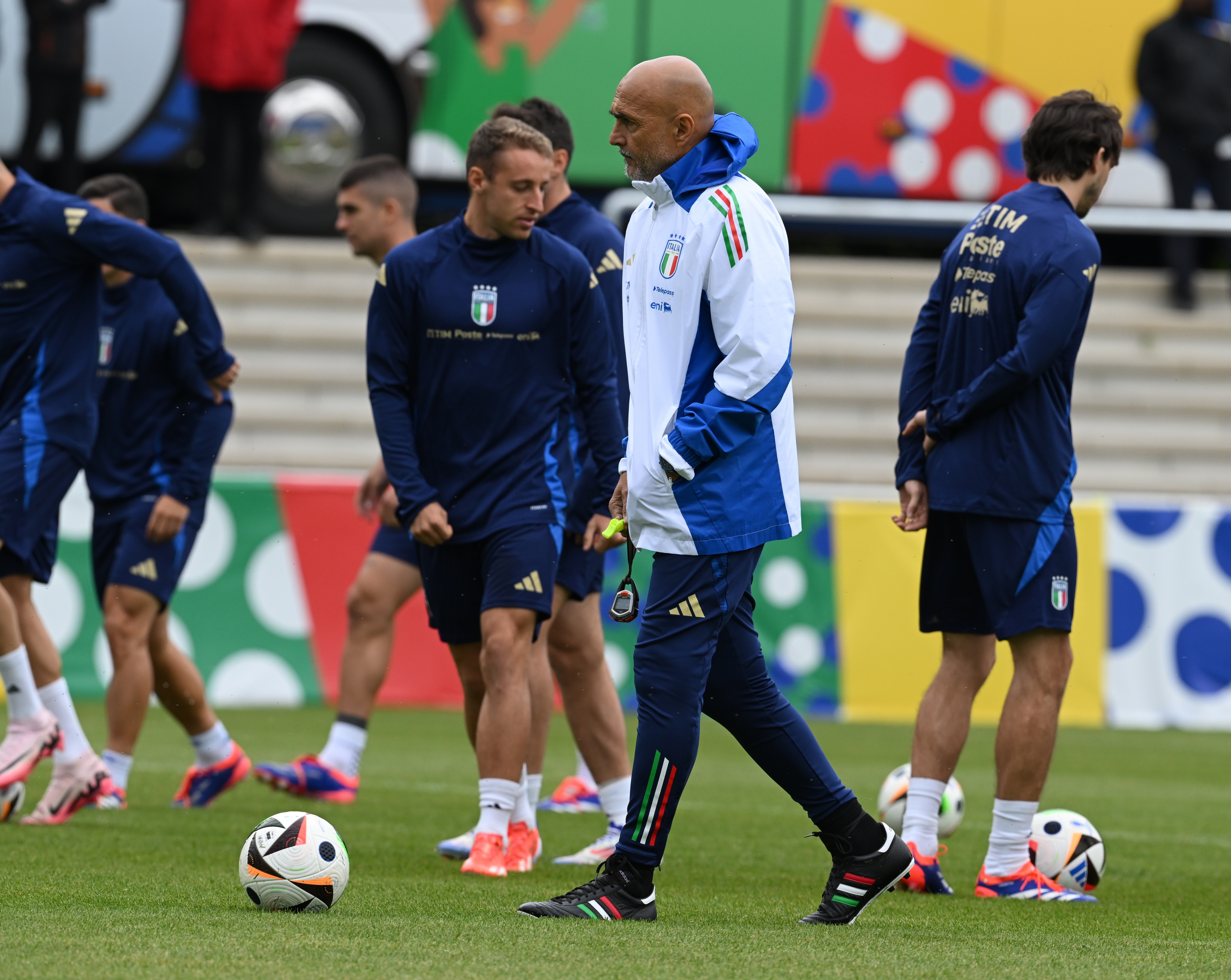 ISERLOHN, GERMANY - JUNE 12:  Head coach of Italy Luciano Spalletti in action during an Italy training session at Hemberg-Stadion on June 12, 2024 in Iserlohn, Germany. (Photo by Claudio Villa/Getty Images for FIGC)