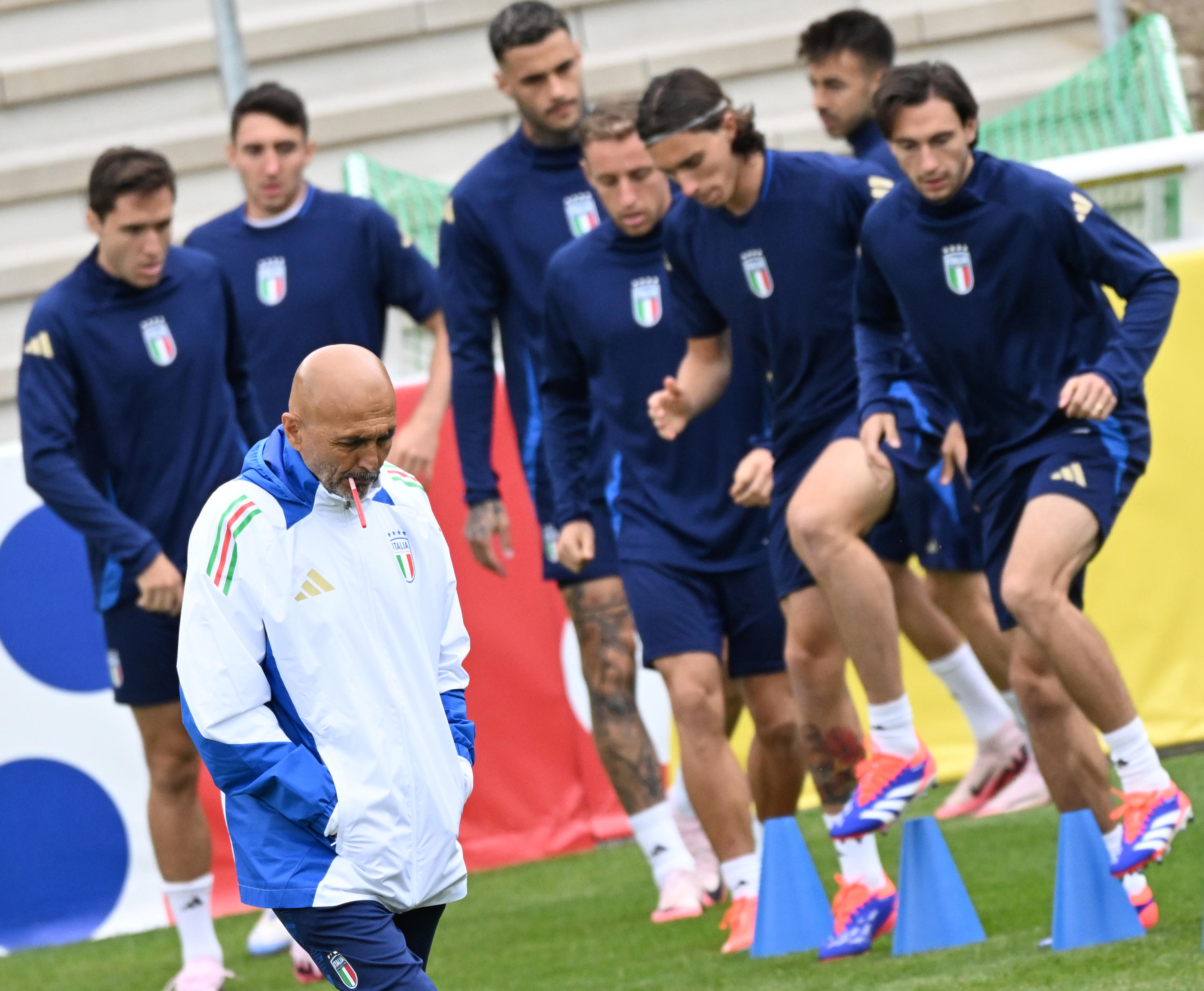 Italys head coach Luciano Spalletti during a training session at the Hemberg Stadion Nord Halle in Iserlhon, Germany, 14 June 2024.  Italy will play their first match at the UEFA EURO 2024 against Albania on 15 June 2024ANSA/DANIEL DAL ZENNARO