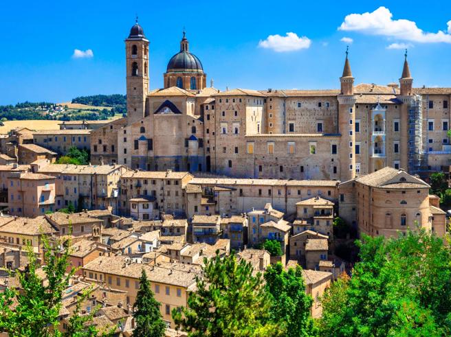 «Mandami una foto del tuo voto, o fai la fine degli altri»: la minaccia dell'esponente Avs al candidato FdI di Urbino