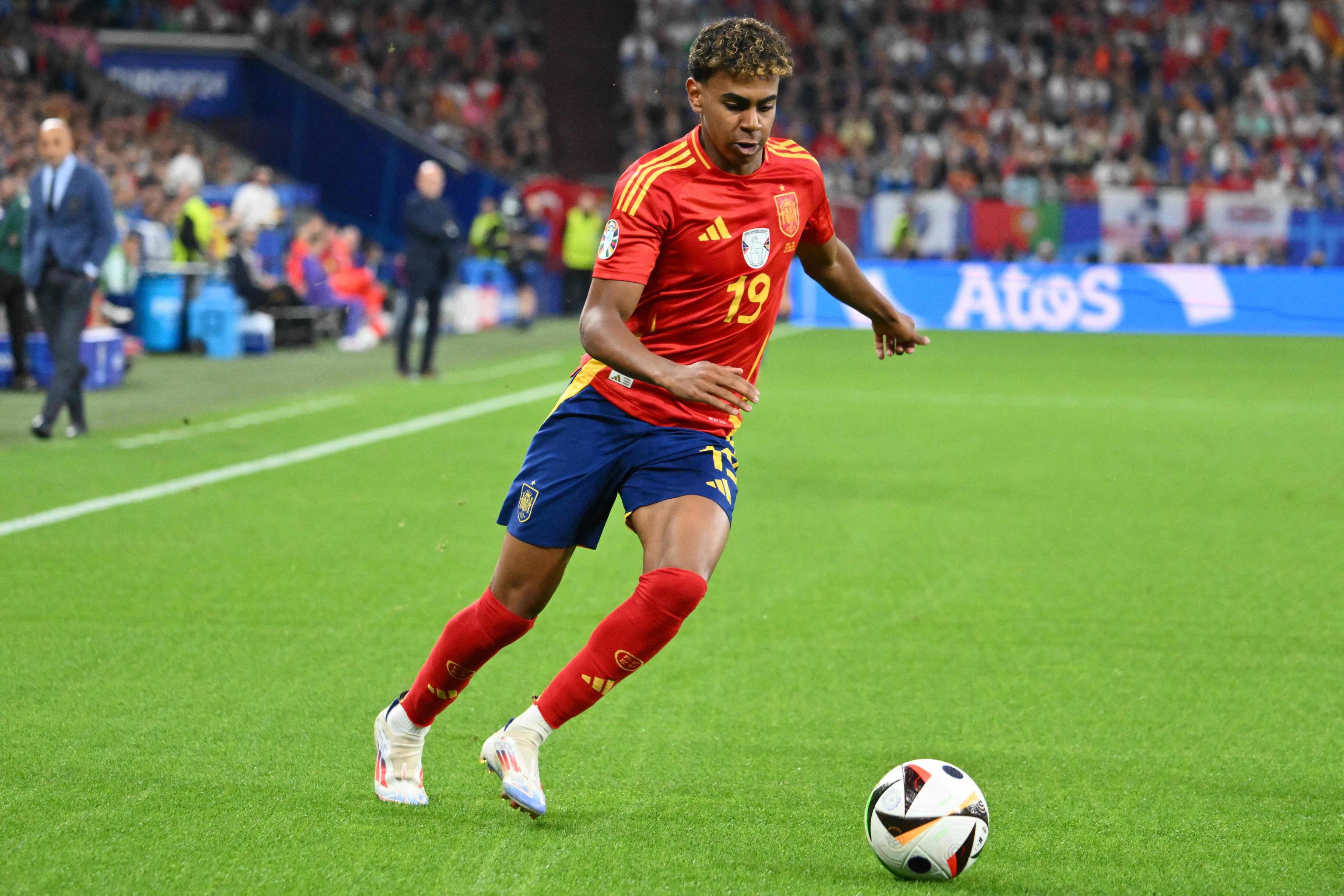 Spain's forward #19 Lamine Yamal runs with the ball during the UEFA Euro 2024 Group B football match between Spain and Italy at the Arena AufSchalke in Gelsenkirchen on June 20, 2024. (Photo by Alberto PIZZOLI / AFP)
