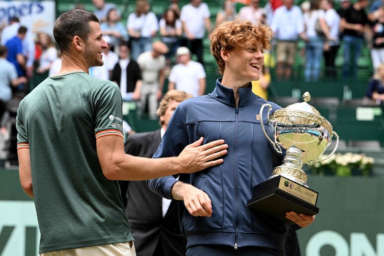 Quanto ha guadagnato Sinner con la vittoria di Halle? L’«impero Jannik» supera i 40 milioni di dollari