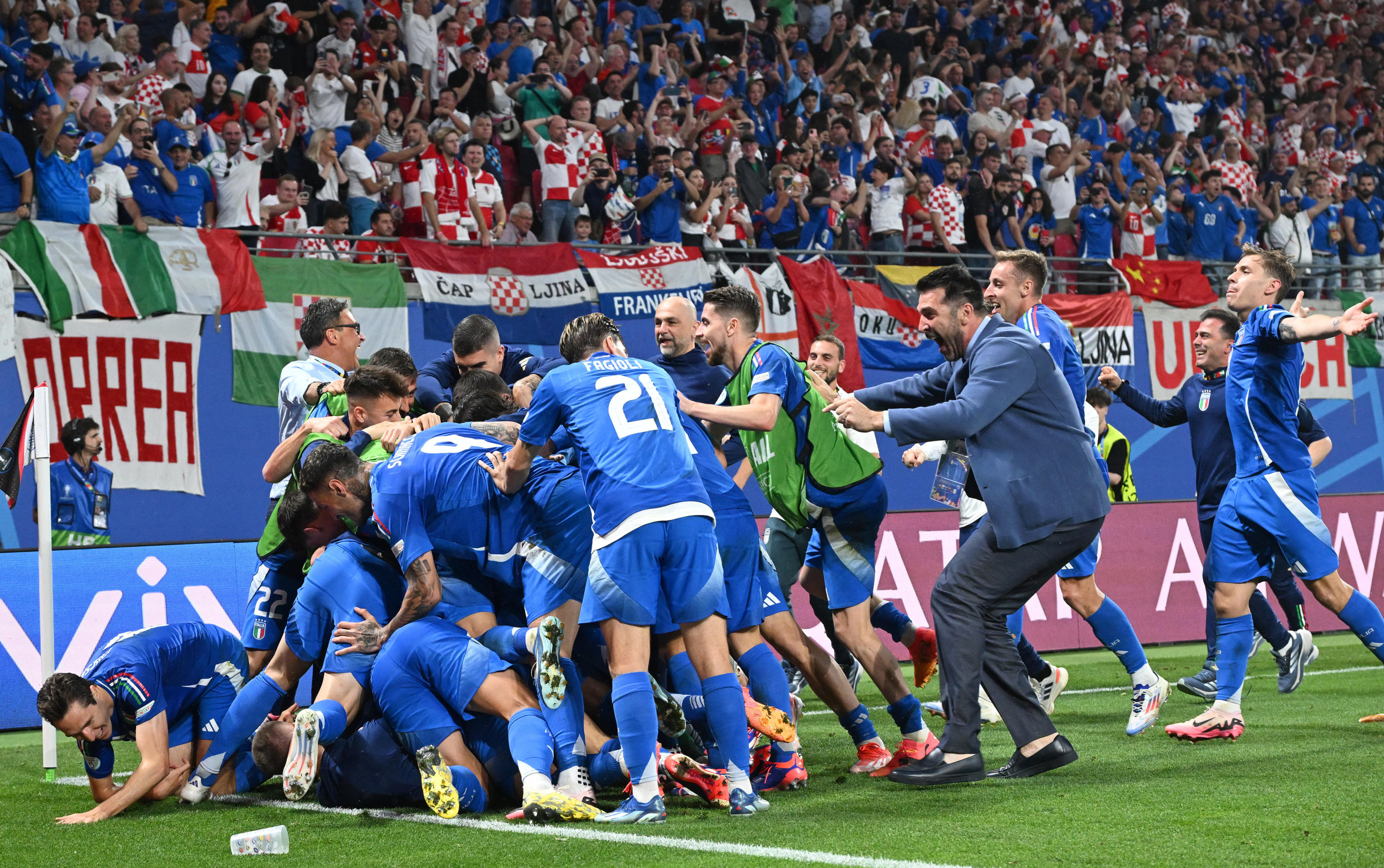 Italys players celebrate forward Mattia Zaccagni scoring during the UEFA EURO 2024 Group B soccer match between Italy and Croatia in Leipzig, Germany, 24 June 2024. ANSA/DANIEL DAL ZENNARO