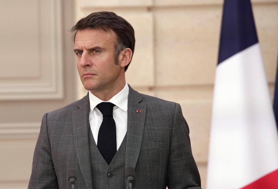 Francia, il baratro economico e politico
