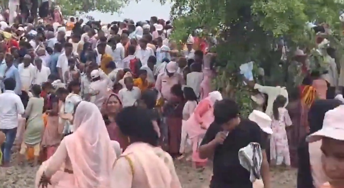 Incidente in India durante un evento religioso indù: quasi 100 le vittime