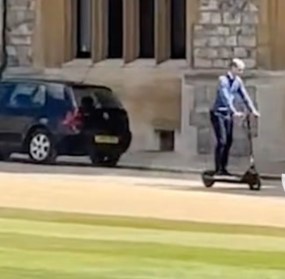William sullo scooter elettrico (Tiktok a.n.g.e.l.a_xue_)