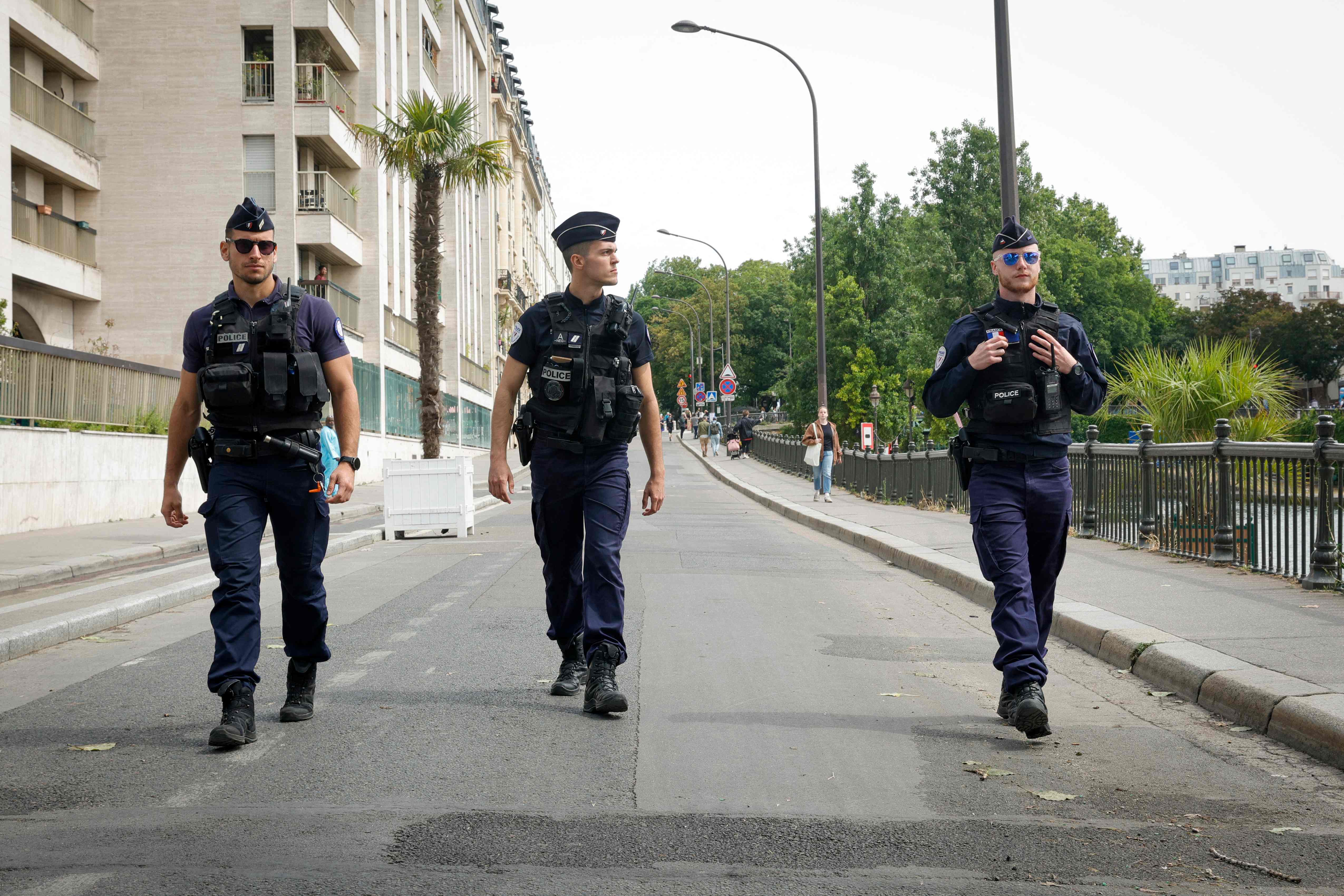 Francia, la campagna che fa discutere: «La polizia vota a destra»