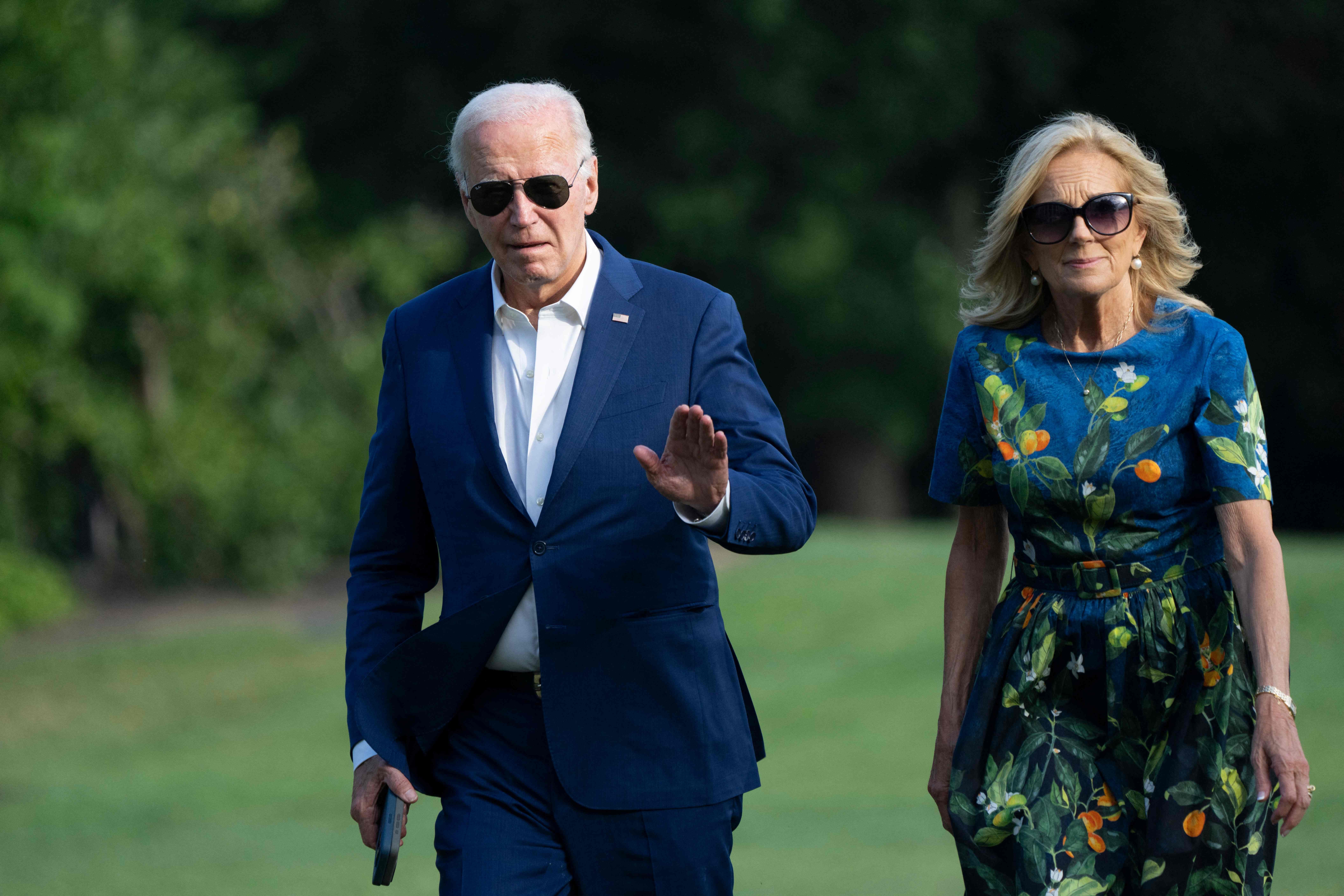 TOPSHOT - US President Joe Biden and First lady Jill Biden walk to the White House in Washington, DC, on July 7, 2024, as they return after attending campaign events in Pennsylvania. (Photo by Chris Kleponis / AFP)