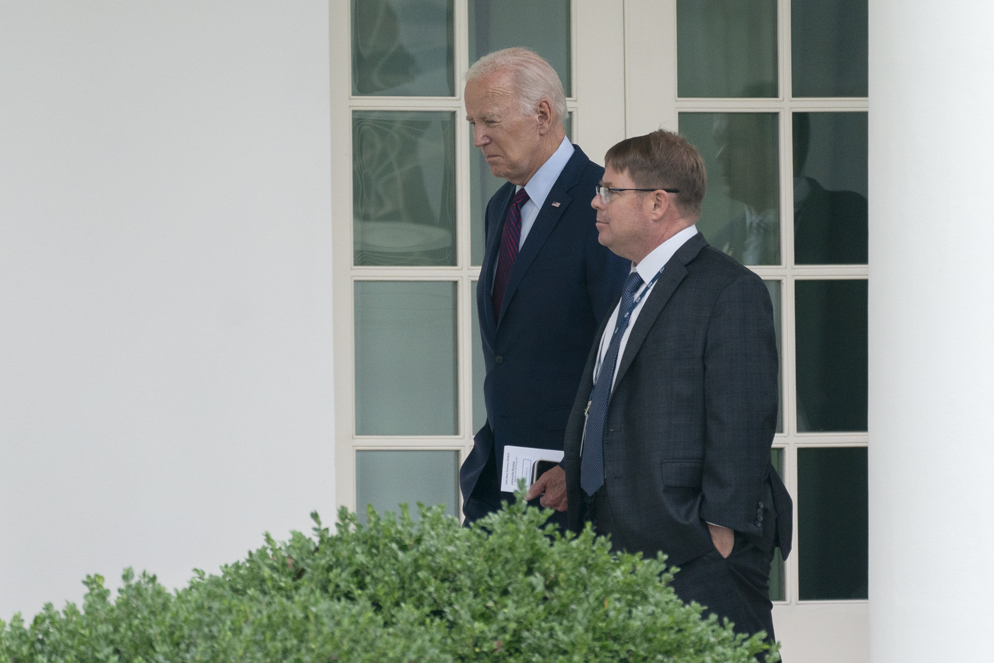 Biden accoglie i 38 leader della Nato e tratta con i leader democratici