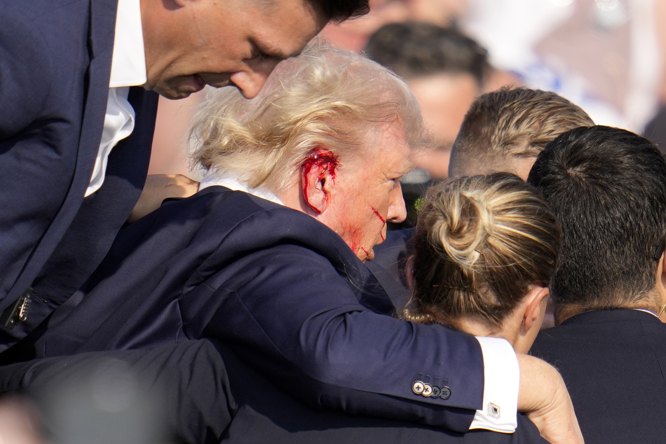 Republican presidential candidate former President Donald Trump is helped off the stage at a campaign event in Butler, Pa., on Saturday, July 13, 2024. (AP Photo/Gene J. Puskar) 


Associated Press / LaPresse
Only italy and Spain