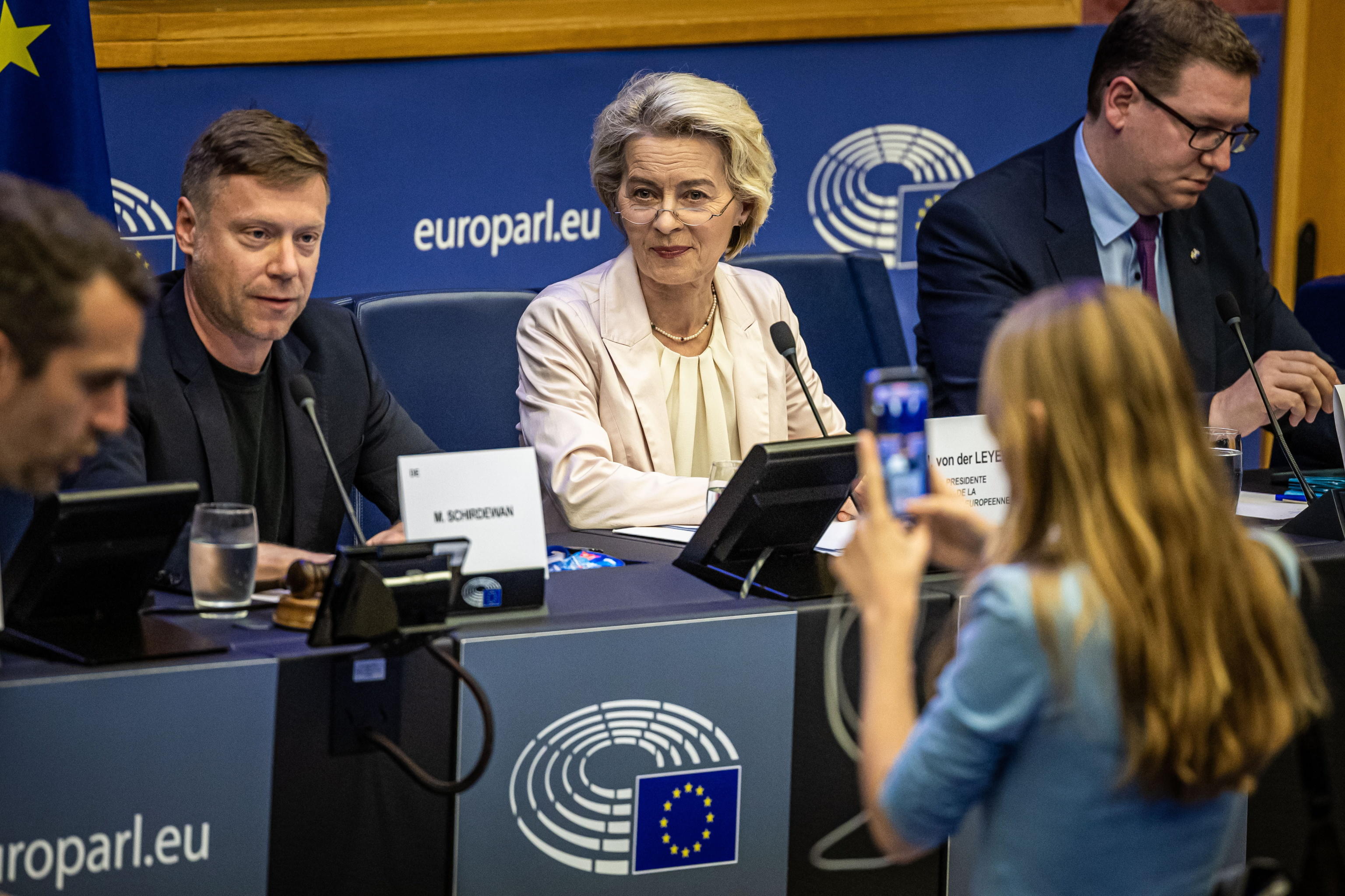epa11480177 European Commission President Ursula von der Leyen (C) attends a meeting of the Confederal Group of the European United Left - Nordic Green Left with member Martin Schirdewan (L) at the European Parliament in Strasbourg, France, 15 July 2024. The first plenary session of the new European Parliament takes place from 16 to 19 July 2024.  EPA/CHRISTOPHE PETIT TESSON